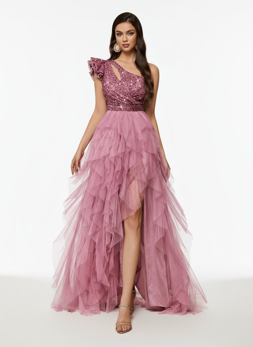 Stalluxe | Modisches Abendkleid mit Asymmetrischem Ausschnitt und Mehrlagigem Mesh-Rock