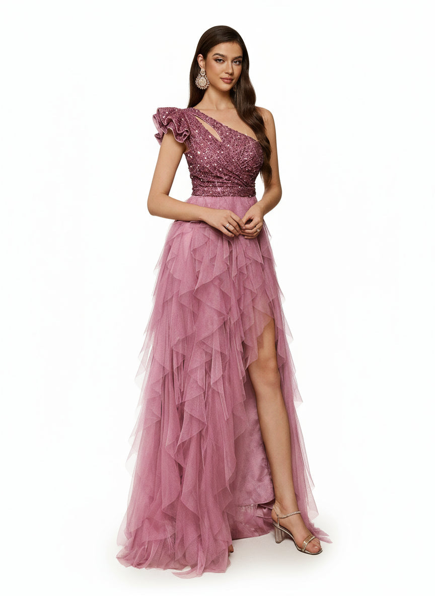 Stalluxe | Modisches Abendkleid mit Asymmetrischem Ausschnitt und Mehrlagigem Mesh-Rock