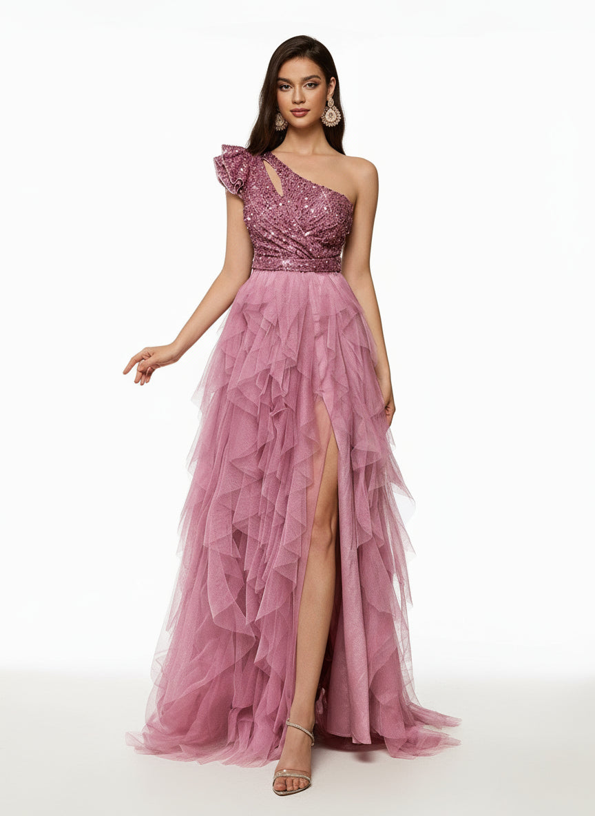 Stalluxe | Modisches Abendkleid mit Asymmetrischem Ausschnitt und Mehrlagigem Mesh-Rock