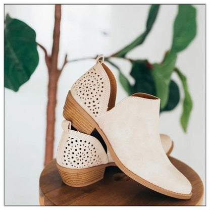 Damen modische Stiefeletten mit gekreuztem Design und perforierter Hinterkappe Stalluxe