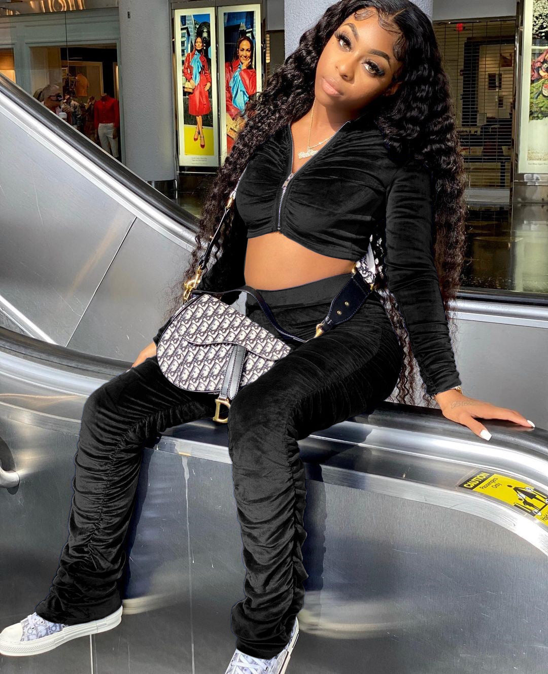 Damen Sportlicher Veloursanzug mit kurzem Oberteil und elastischem Bund Stalluxe Schwarz