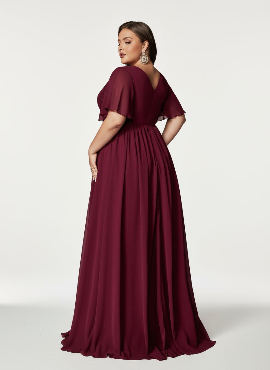 Stalluxe | Zurückhaltendes Abendkleid mit Spitze, V-Ausschnitt und Kurzarm in Übergröße