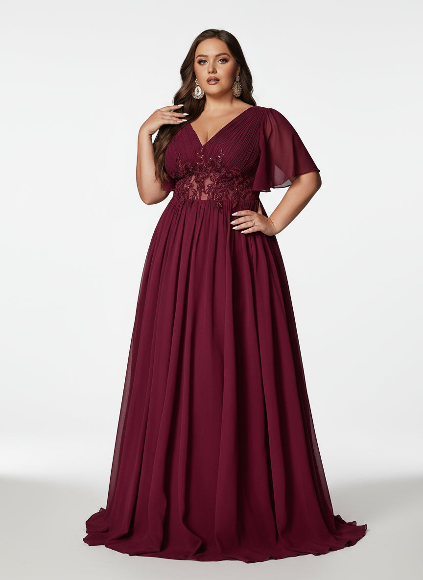 Stalluxe | Zurückhaltendes Abendkleid mit Spitze, V-Ausschnitt und Kurzarm in Übergröße