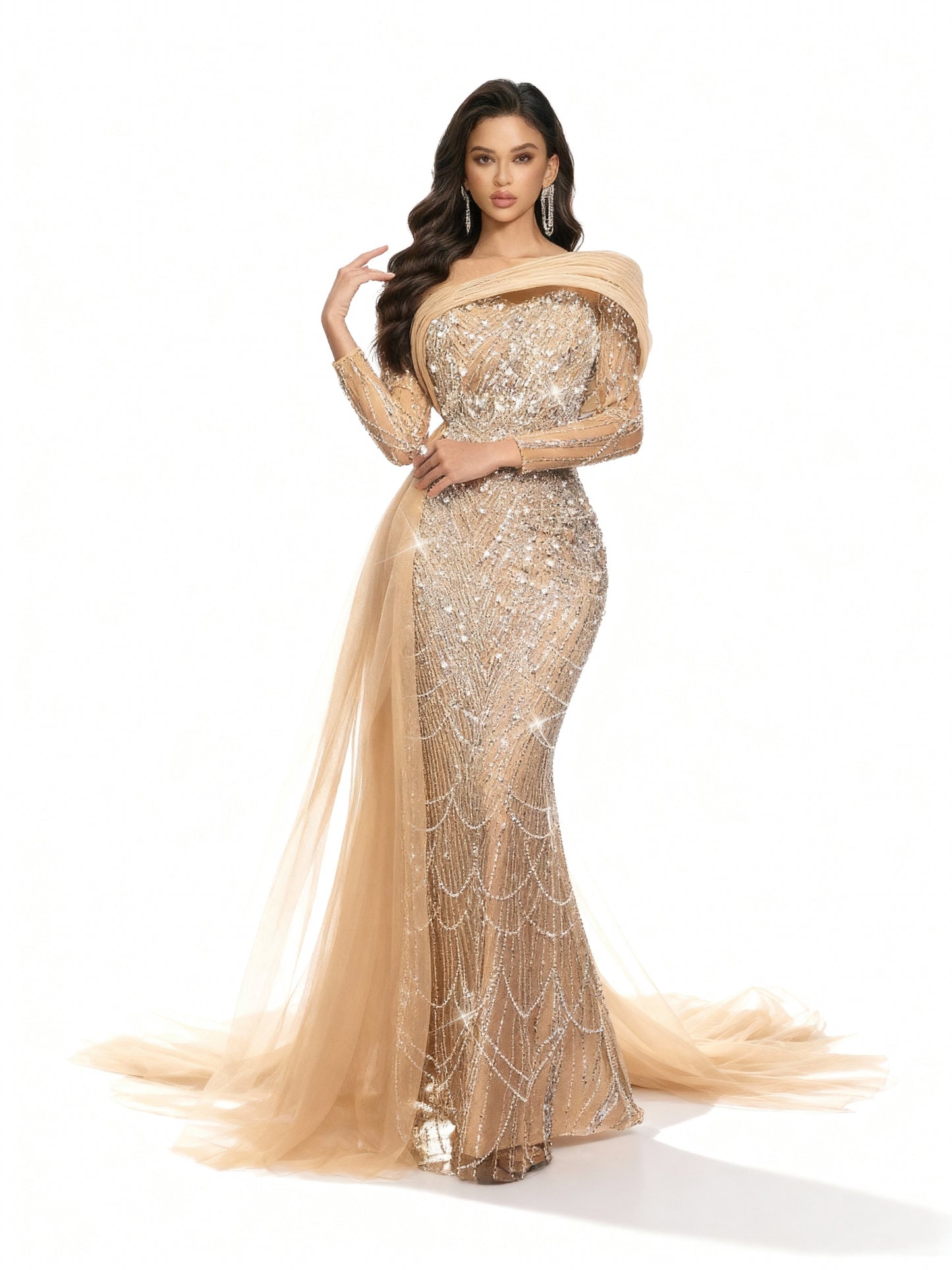 Stalluxe | Champagnerfarbenes Perlenkleid mit Langen Ärmeln