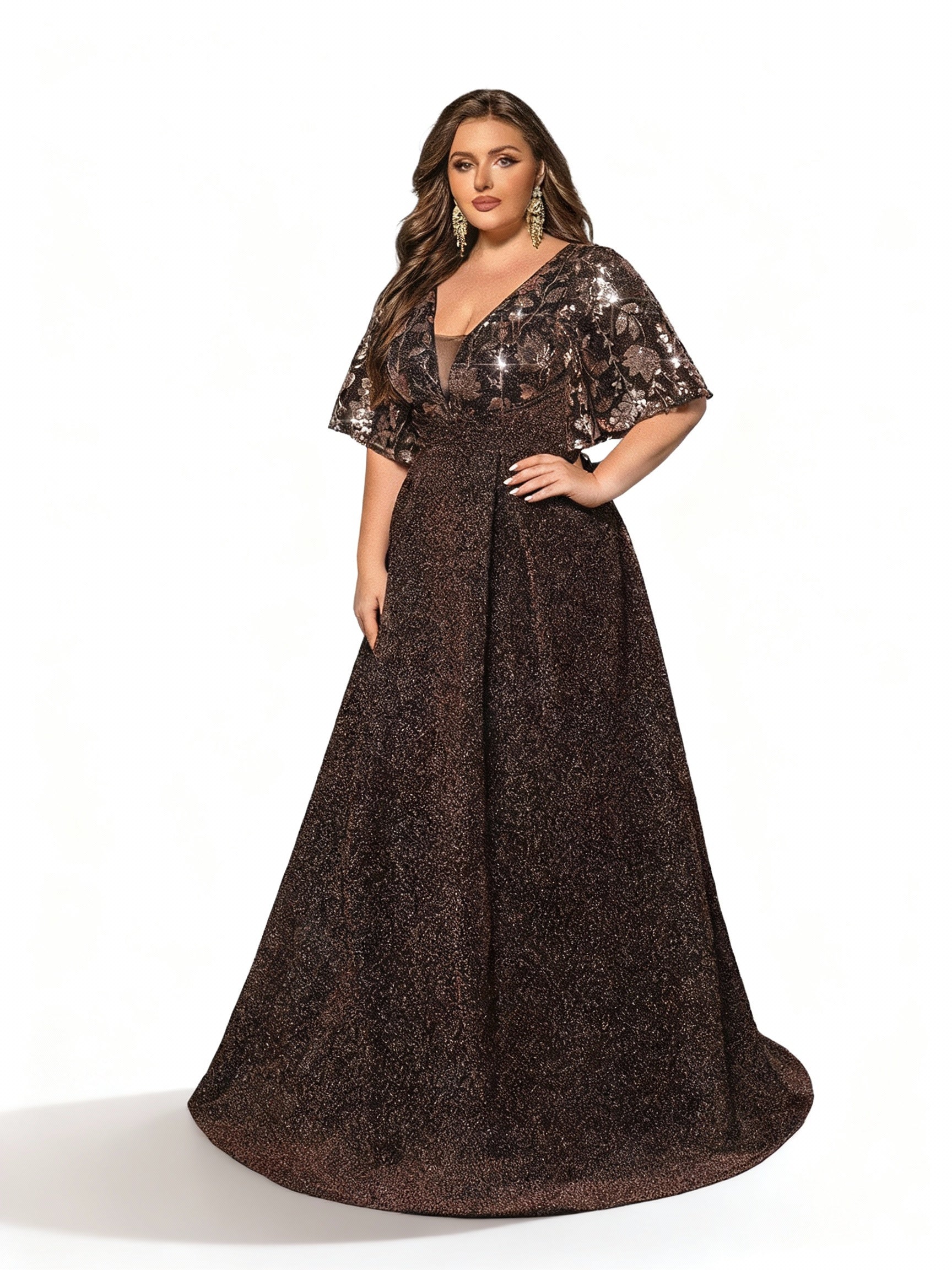 Stalluxe | Champagnerfarbenes Langes Kleid mit Blumen-Pailletten in Großen Größen