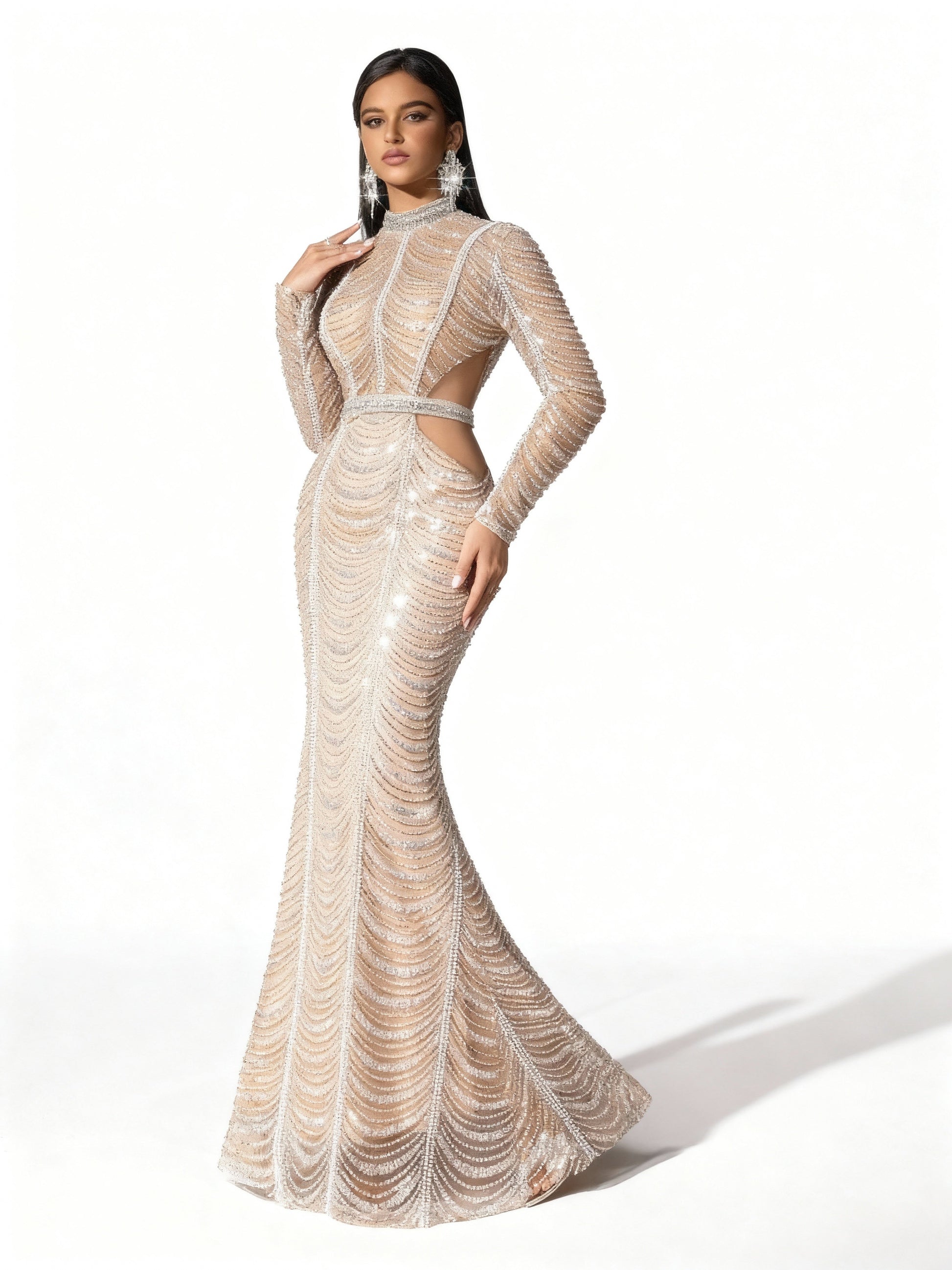 Stalluxe | Champagnerfarbenes Perlenkleid mit Stehkragen und Langen Ärmeln