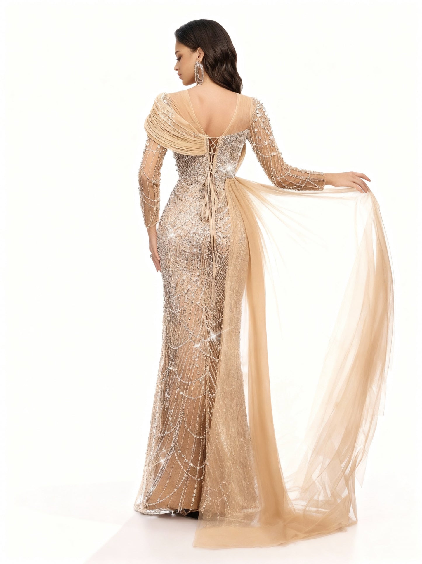 Stalluxe | Champagnerfarbenes Perlenkleid mit Langen Ärmeln