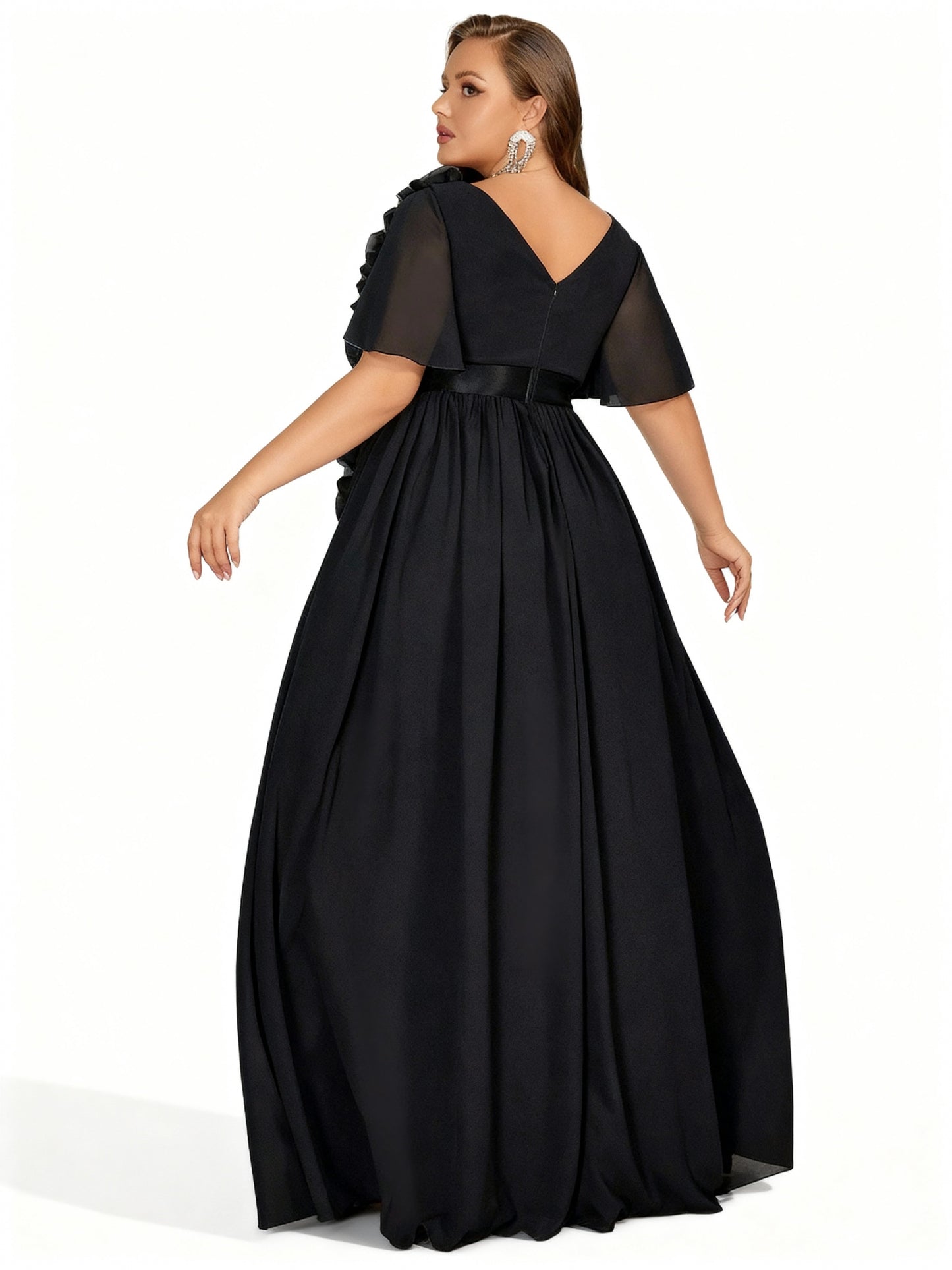 Stalluxe | Formelles Rüschkleid mit V-Ausschnitt in Großen Größen