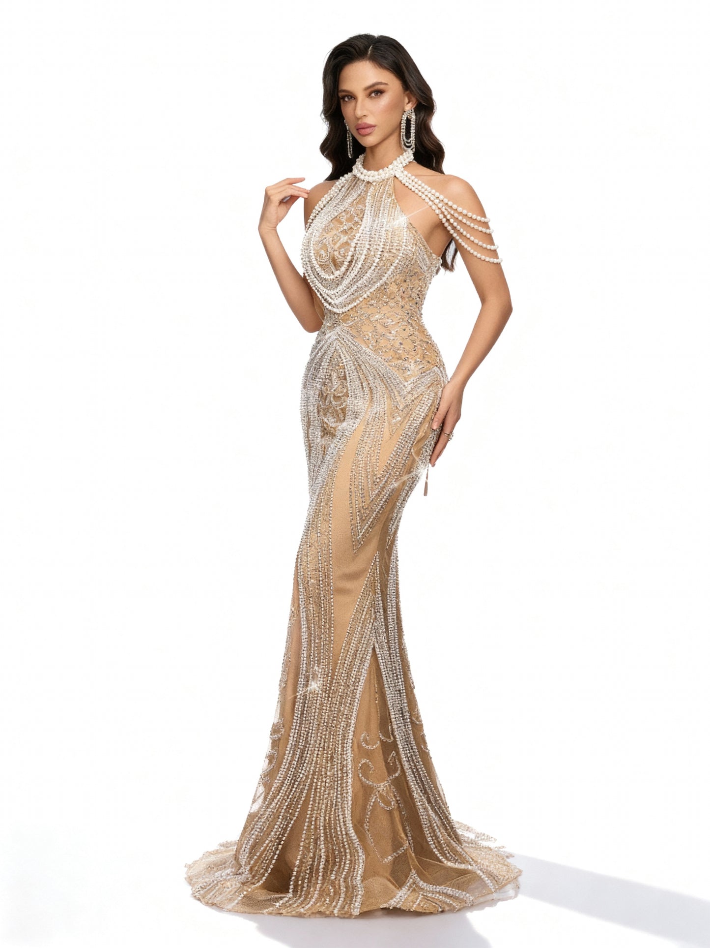 Stalluxe | Champagnerfarbenes Kleid mit Neckholder und Rückenausschnitt im Meerjungfrauenstil