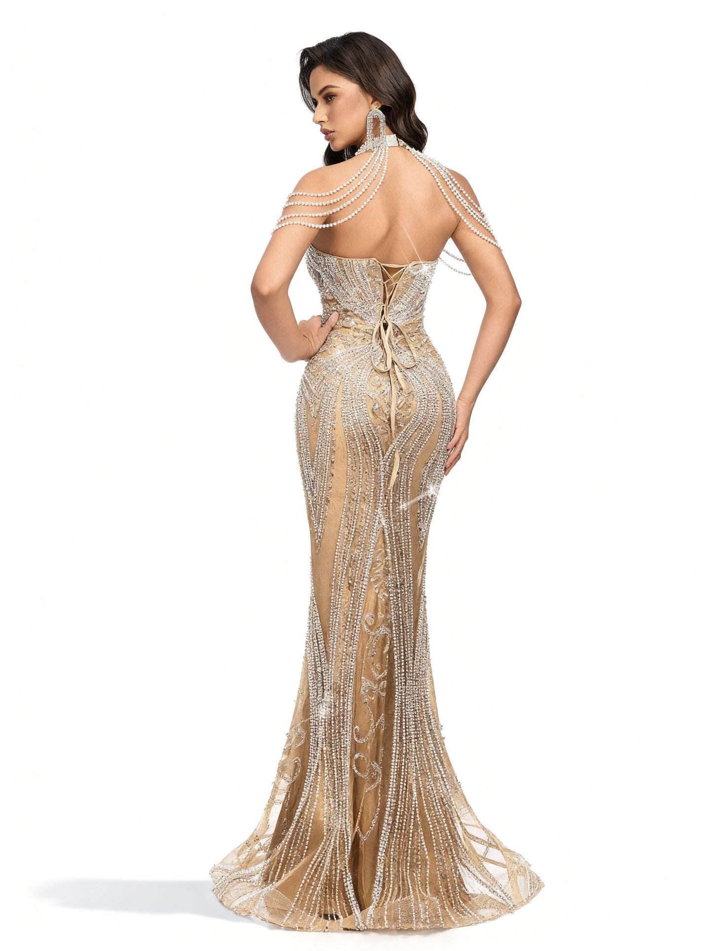 Stalluxe | Champagnerfarbenes Kleid mit Neckholder und Rückenausschnitt im Meerjungfrauenstil