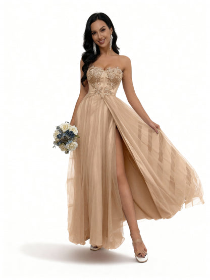 Stalluxe | Trägerloses Feenkleid mit Schlitz Aprikose