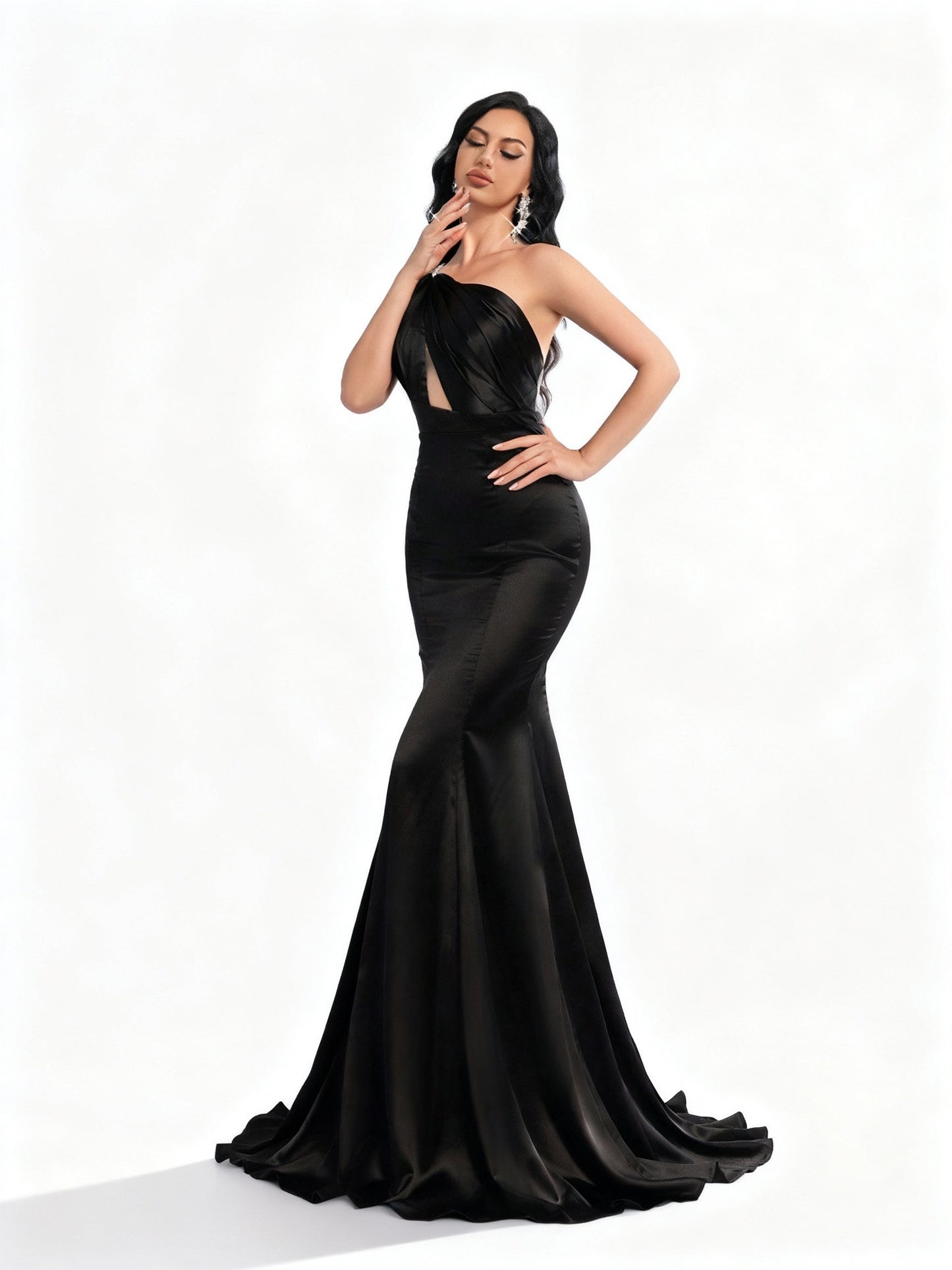 Stalluxe | Edles Schwarzes Satin-Abendkleid mit Asymmetrischem Ausschnitt