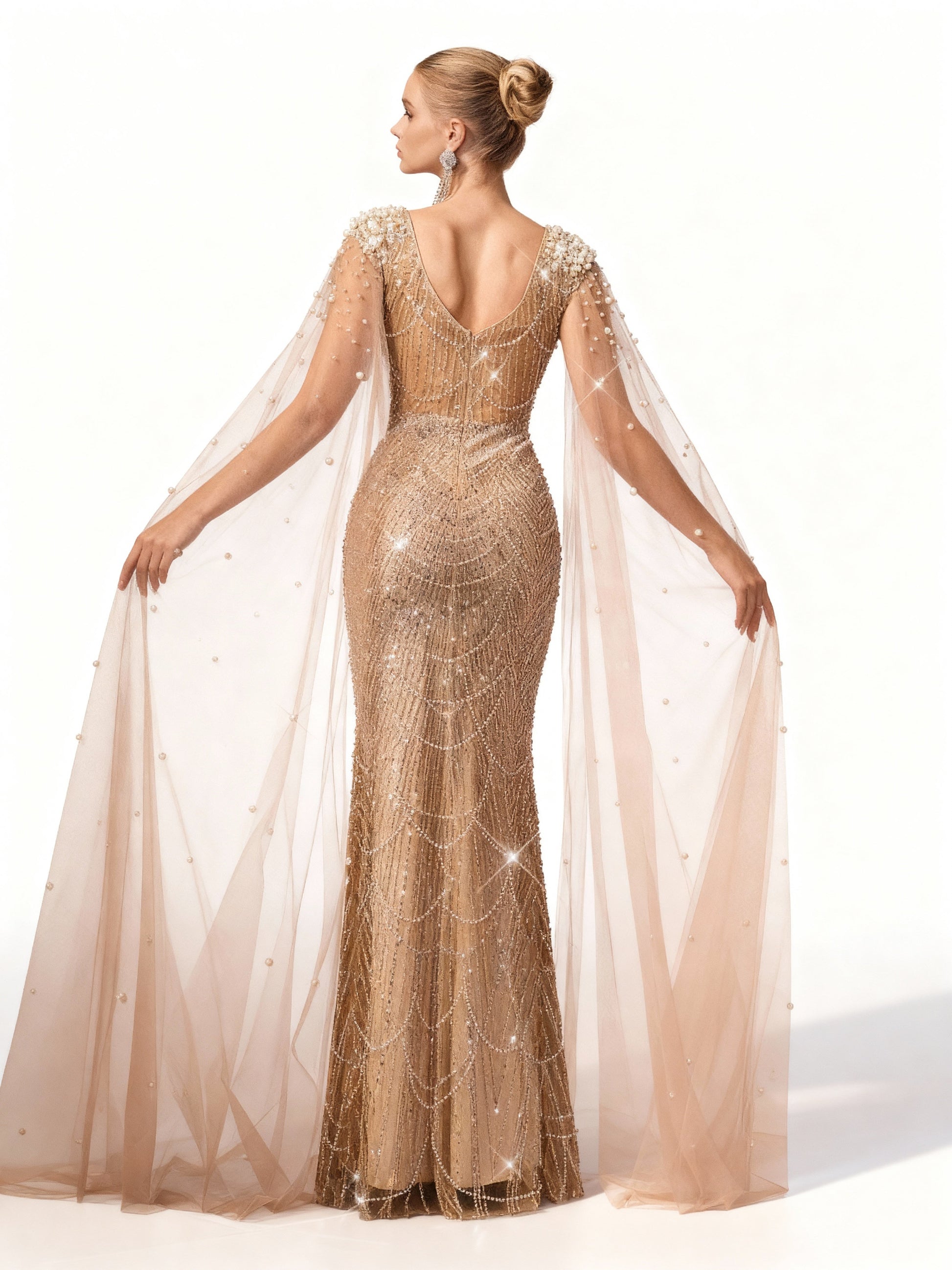 Stalluxe | Champagnerfarbenes Netzkleid mit Perlenverzierung