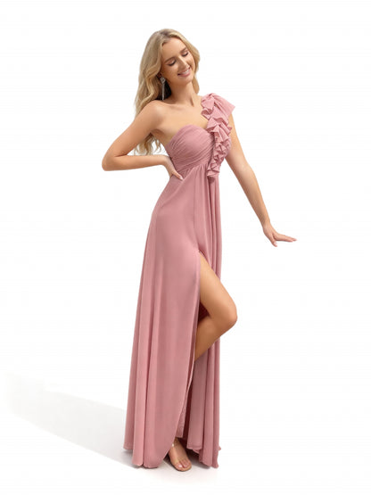 Stalluxe | Elegantes rosa Brautjungfernkleid mit einer Schulter, Rüschen und Schlitz