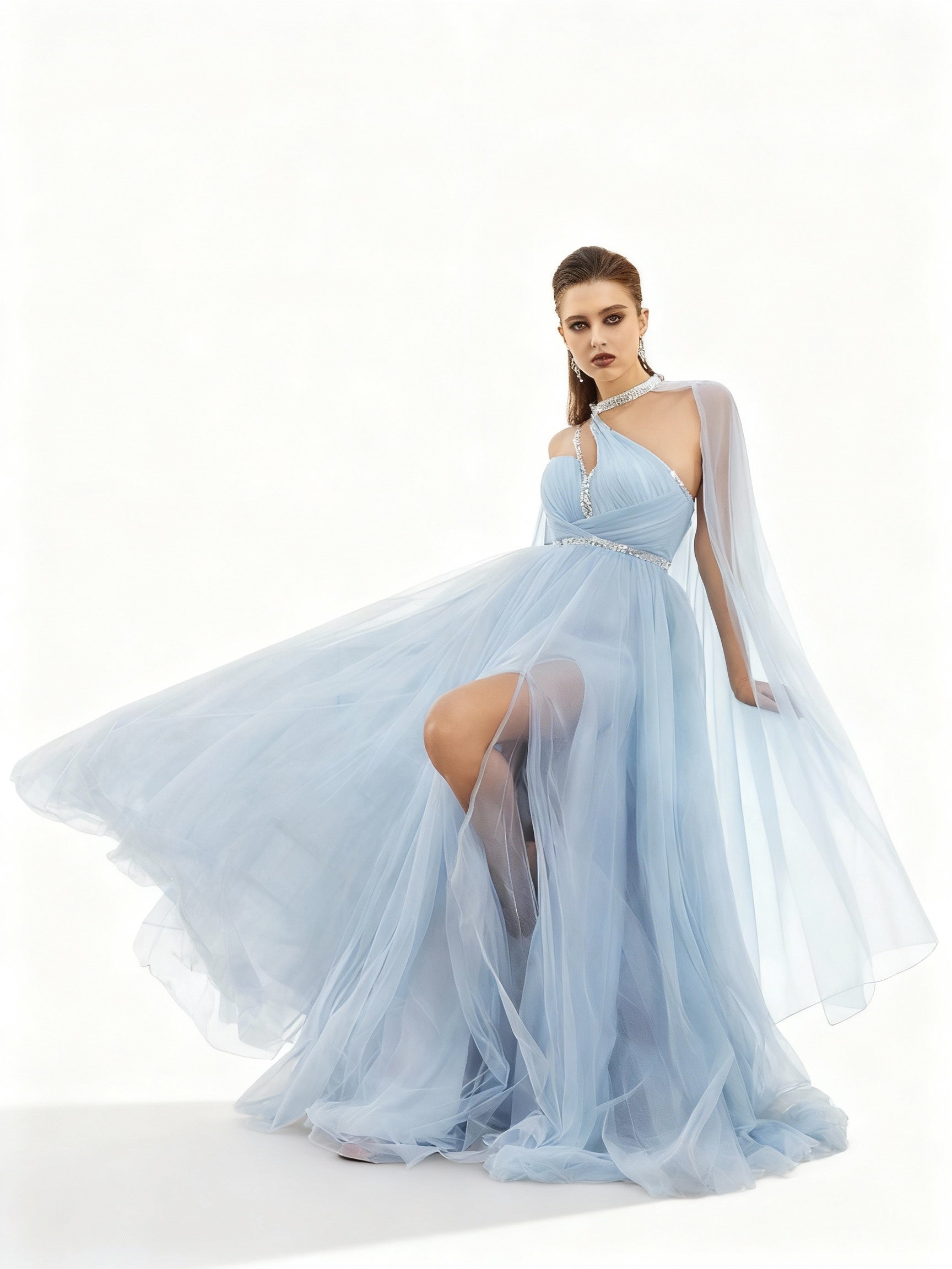 Stalluxe | Hellblaues Abendkleid mit Halterneck und Schlitz