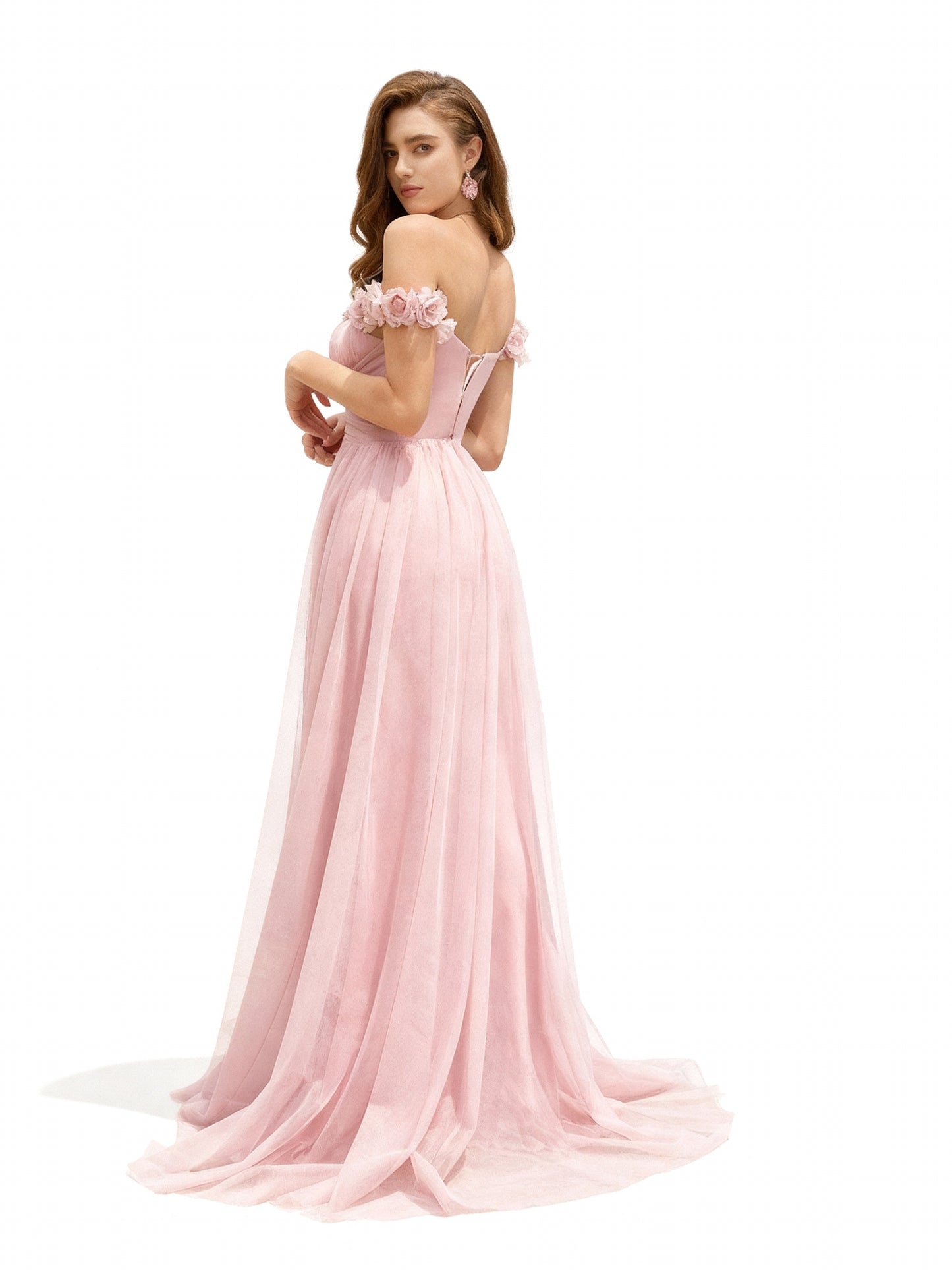 Stalluxe | Sommerliches Abendkleid in Rosa mit Blumenverzierung und Schlitz in der Taille