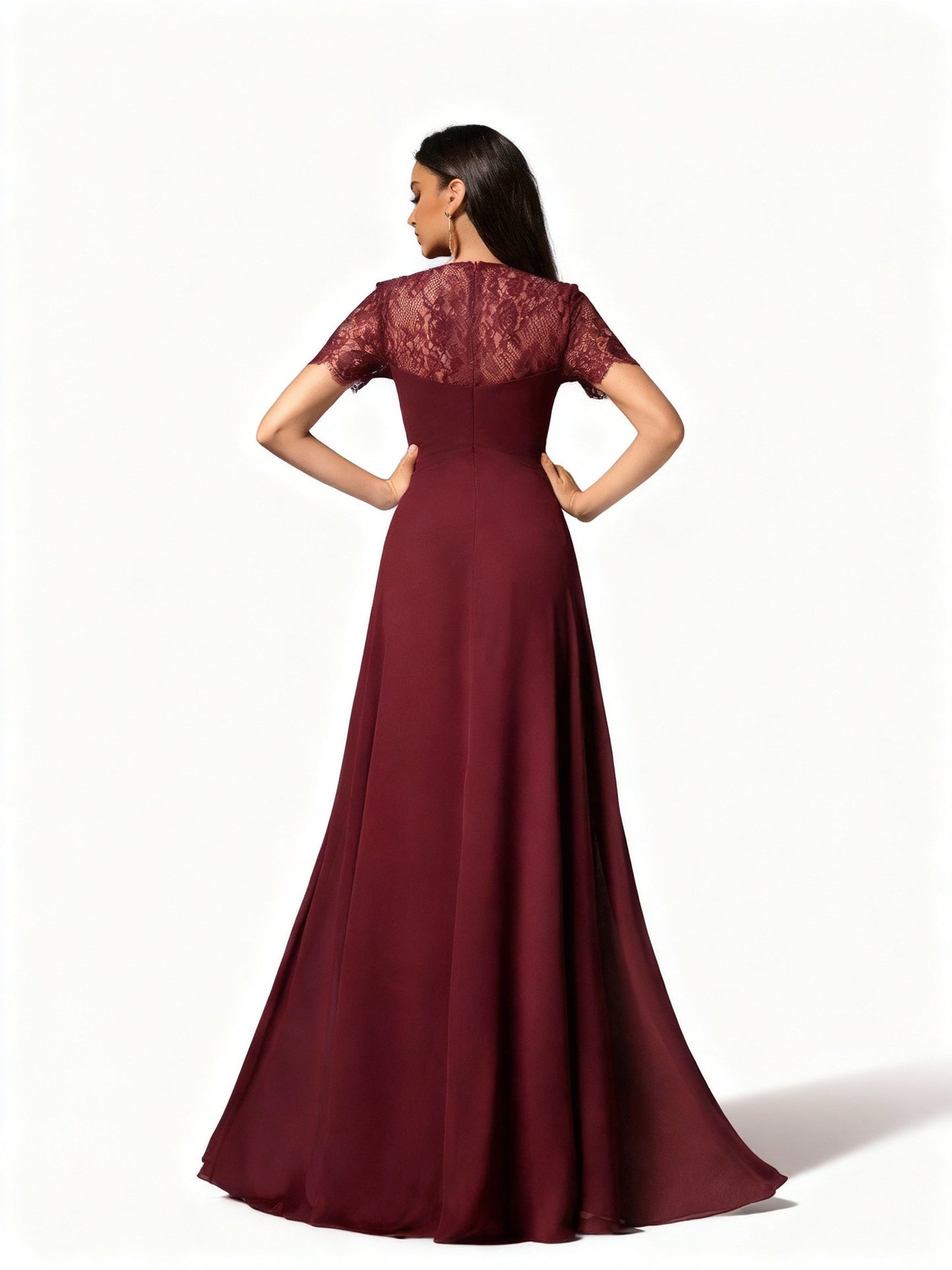 Stalluxe | Burgunderfarbenes Spitzenkleid mit Herz-Ausschnitt und Twist