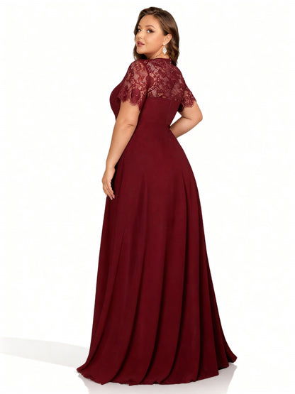 Stalluxe | Chiffonkleid mit Spitzenbesatz in Großen Größen