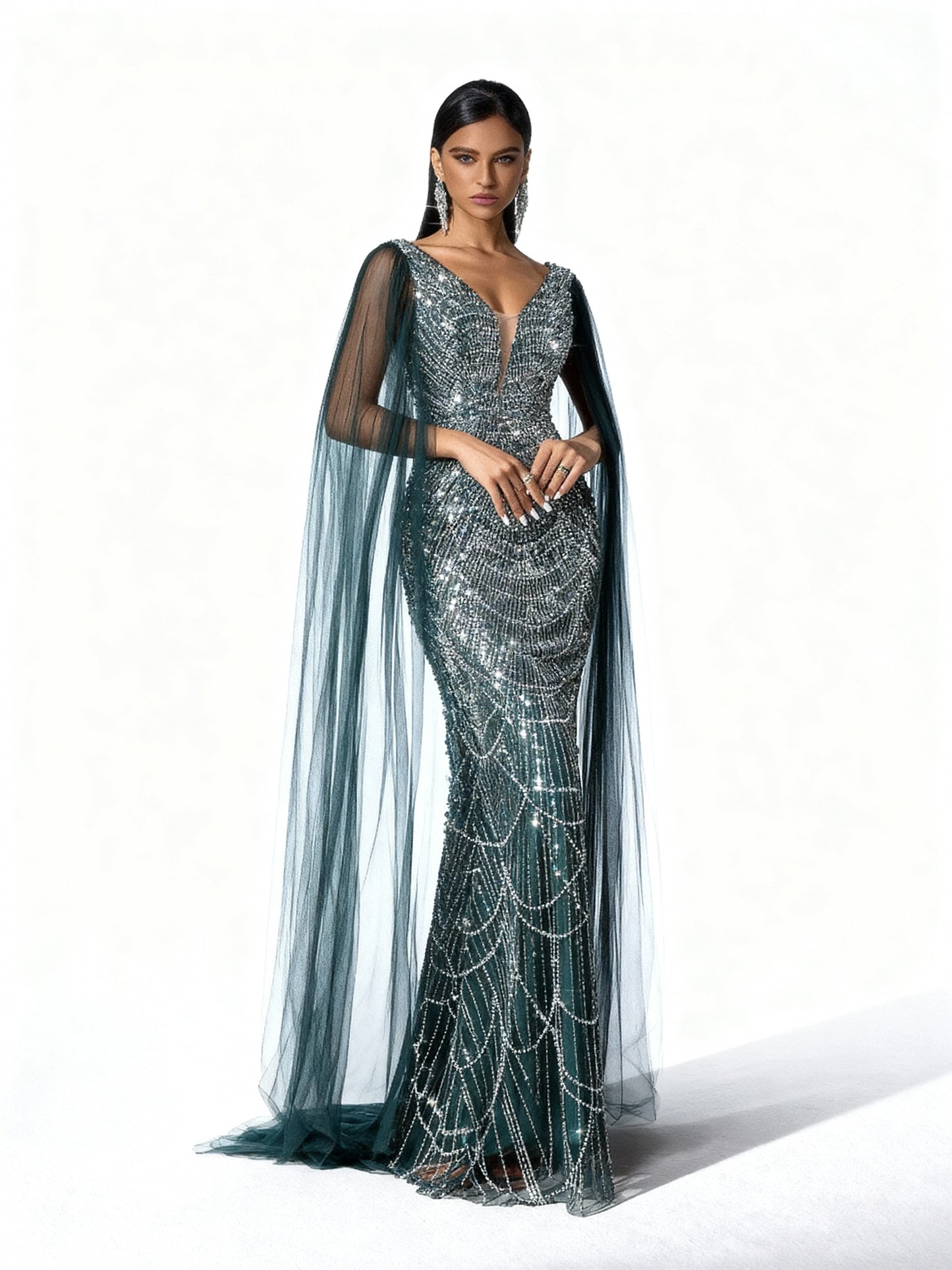 Stalluxe | Dunkelgrünes Perlenkleid mit Netzumhang