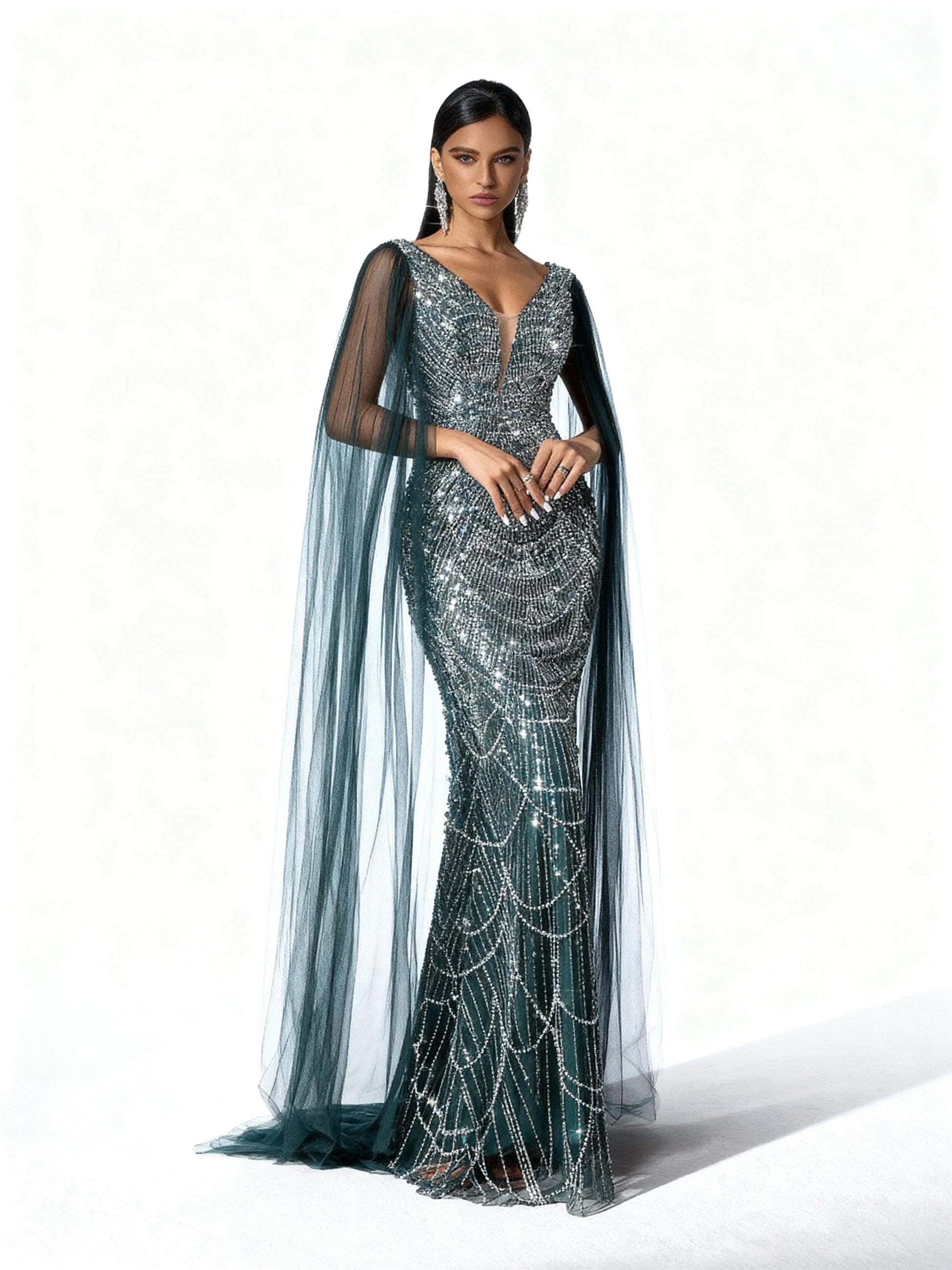 Stalluxe | Dunkelgrünes Perlenkleid mit Netzumhang