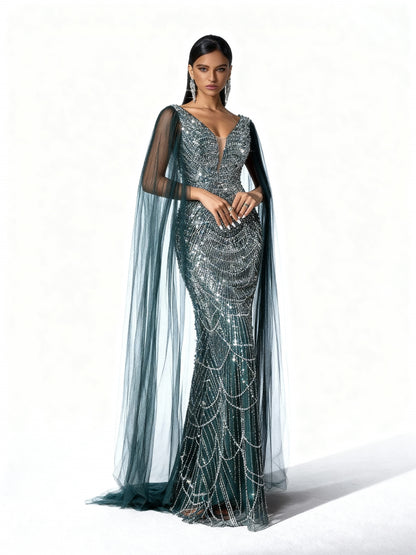 Stalluxe | Dunkelgrünes Perlenkleid mit Netzumhang