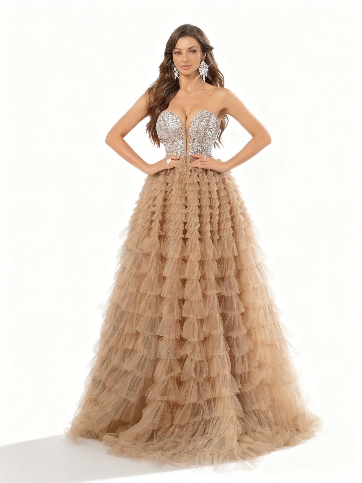 Stalluxe | Champagnerfarbenes Strasskleid mit Rüschen-Saum