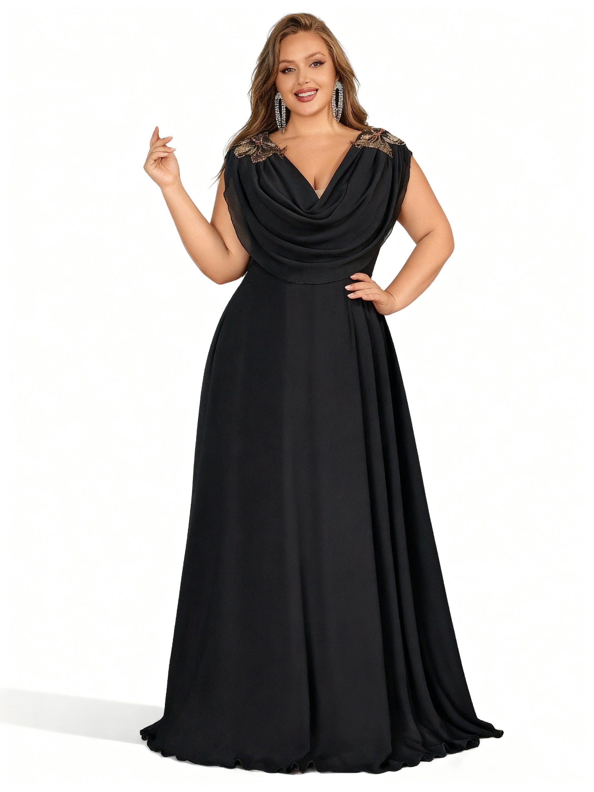 Stalluxe | Sommerliches Brautjungfernkleid in Übergröße mit Applikationen und tiefem V-Ausschnitt