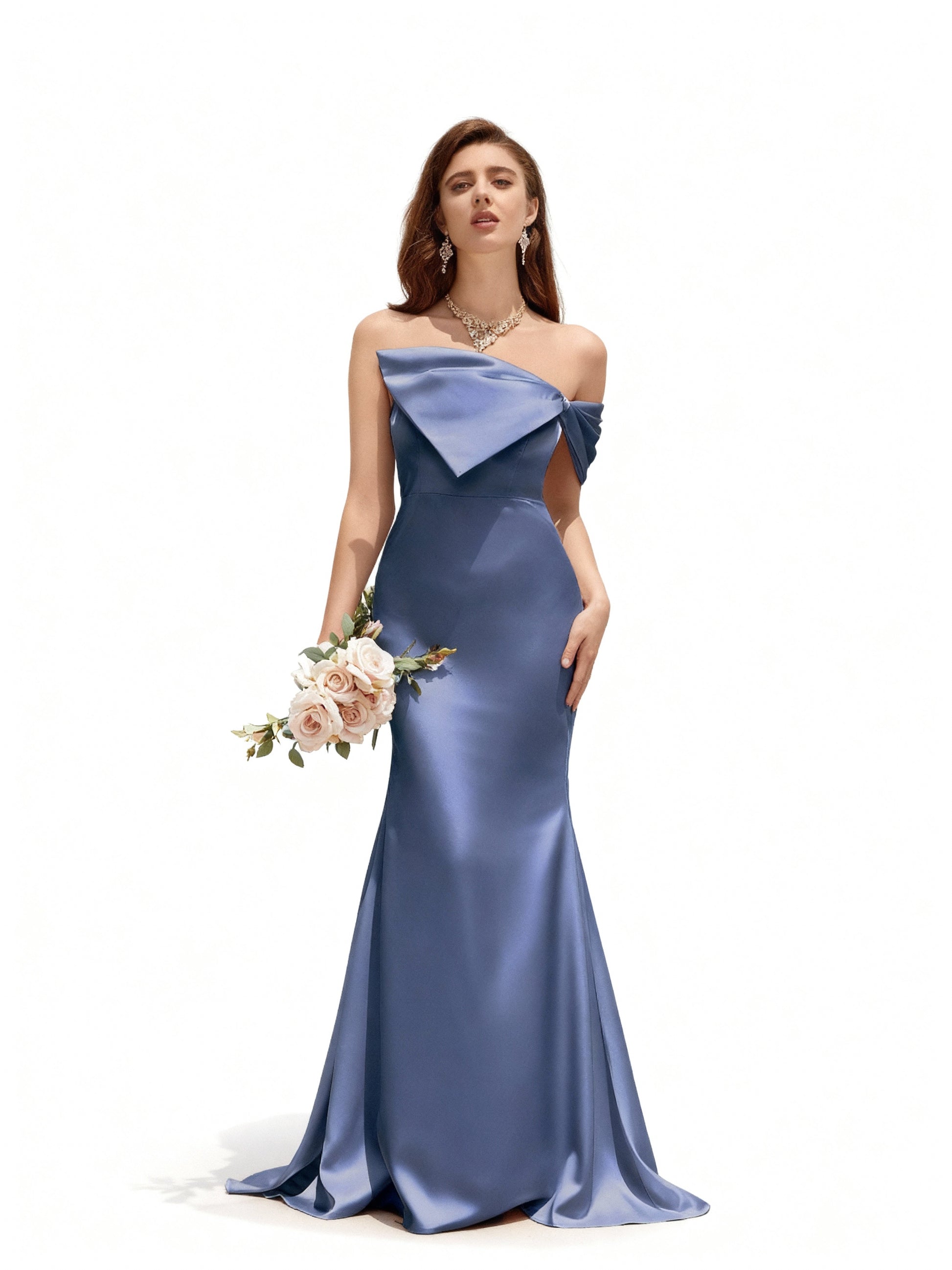 Stalluxe | Nebelblaues Kleid mit Schleife und Schulterfreiem Schnitt