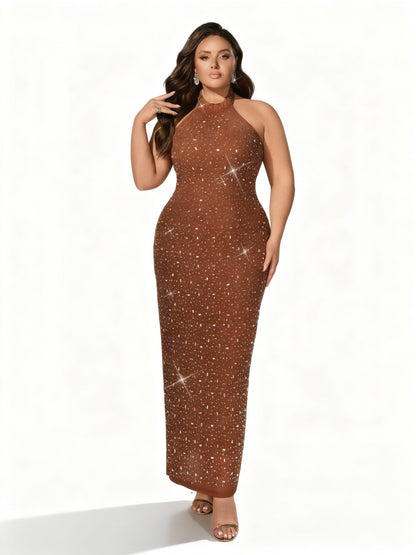 Stalluxe | Schwarzes Abendkleid in Übergröße mit Stehkragen und Strass