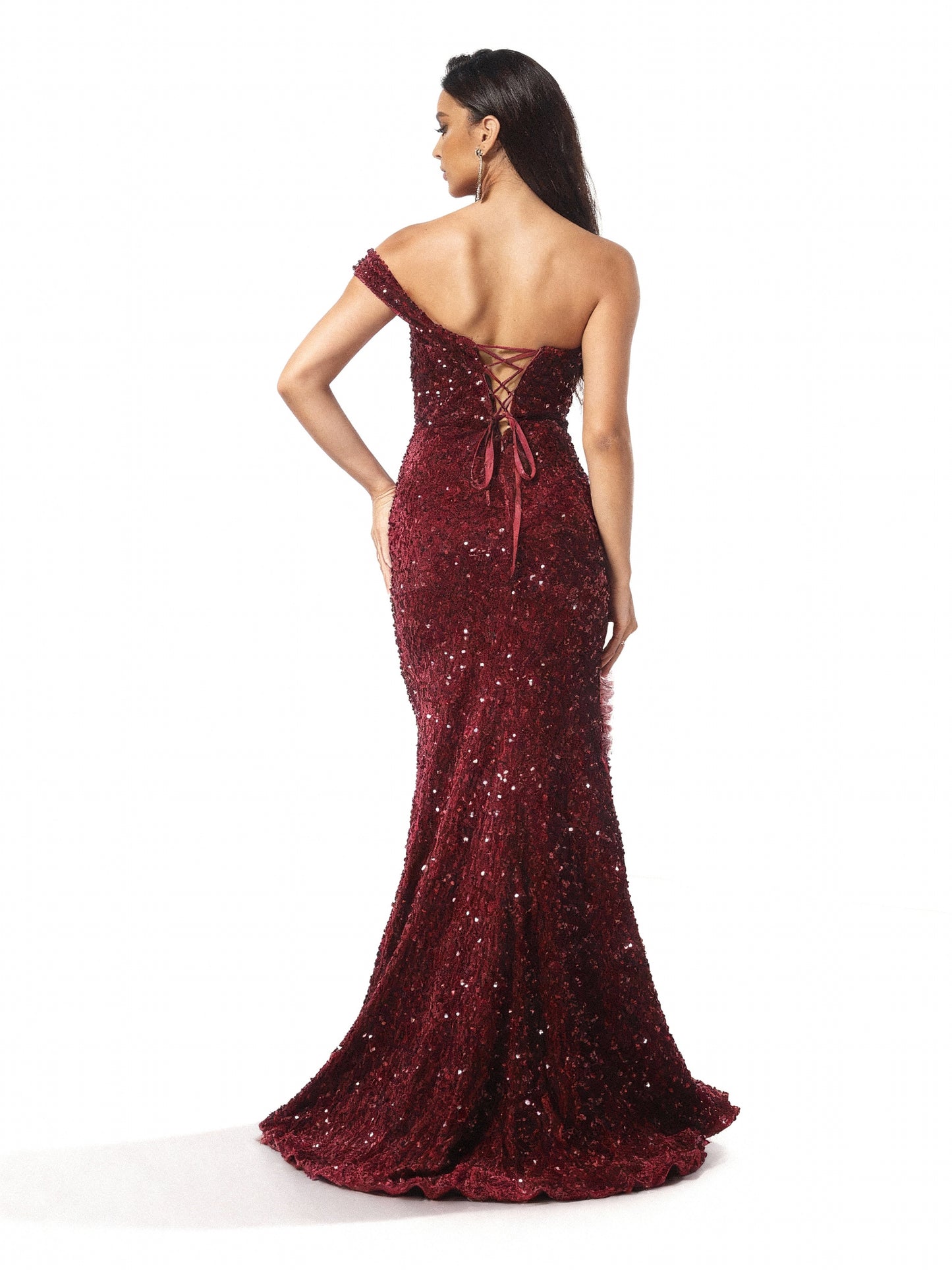 Stalluxe | Weinrotes Kleid mit Pailletten und Pelzbesatz