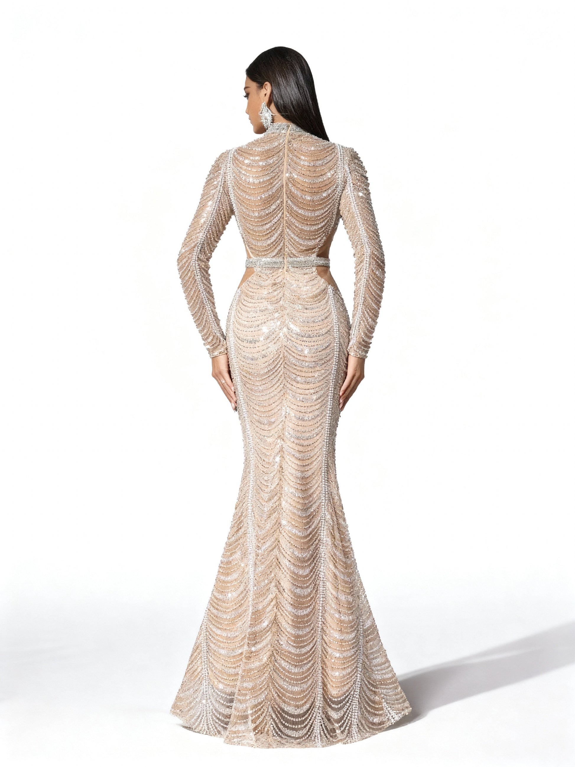 Stalluxe | Champagnerfarbenes Perlenkleid mit Stehkragen und Langen Ärmeln