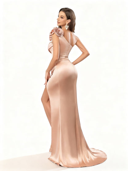 Stalluxe | Einfarbiges Langes Abendkleid mit Falten und Blumenschlitz