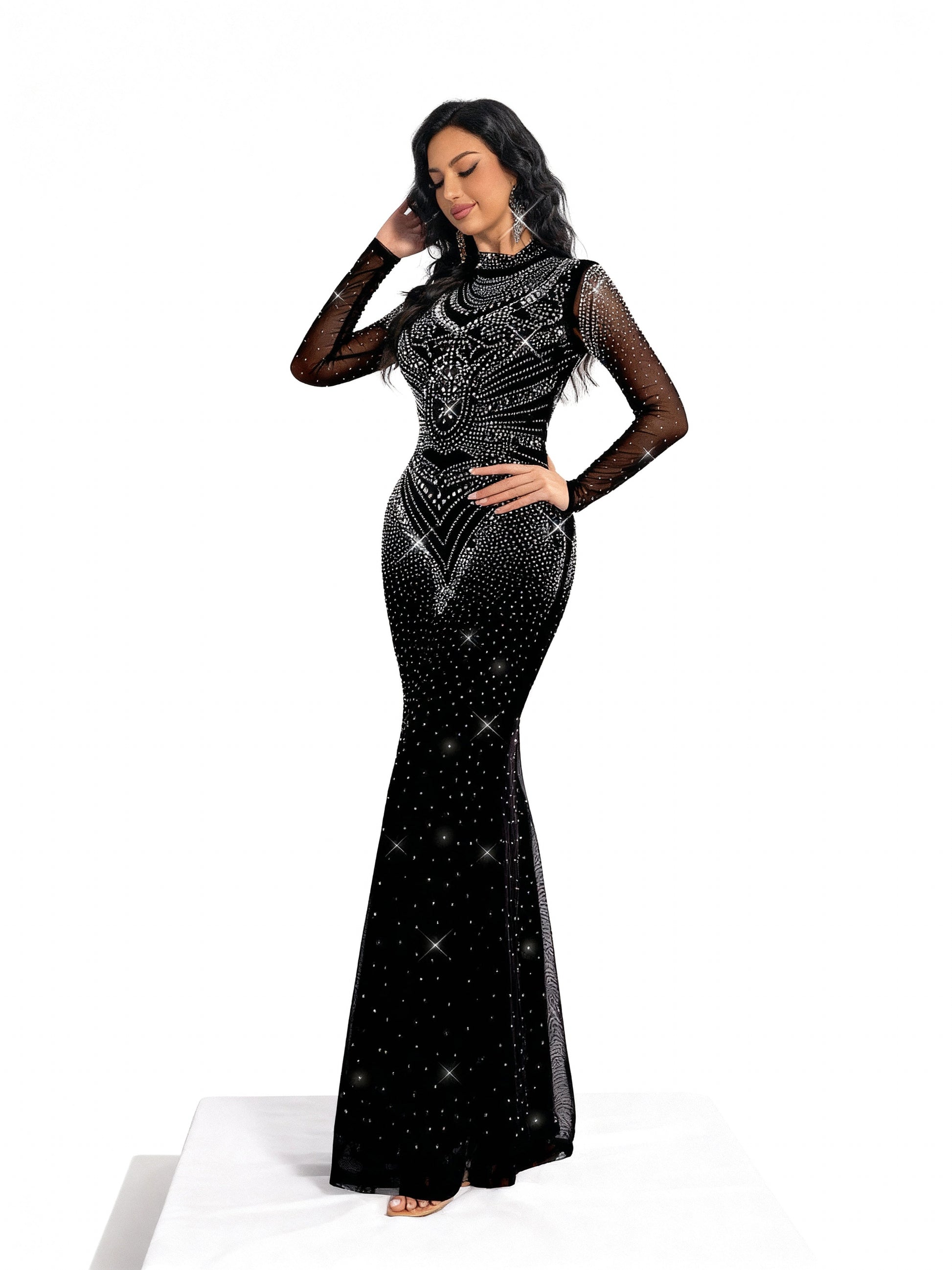 Stalluxe | Edles Abendkleid in Schwarz mit Strassbesatz, langen Ärmeln und Meerjungfrauen-Saum