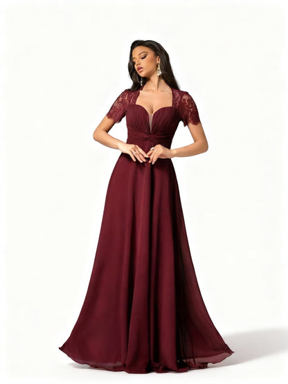 Stalluxe | Burgunderfarbenes Spitzenkleid mit Herz-Ausschnitt und Twist