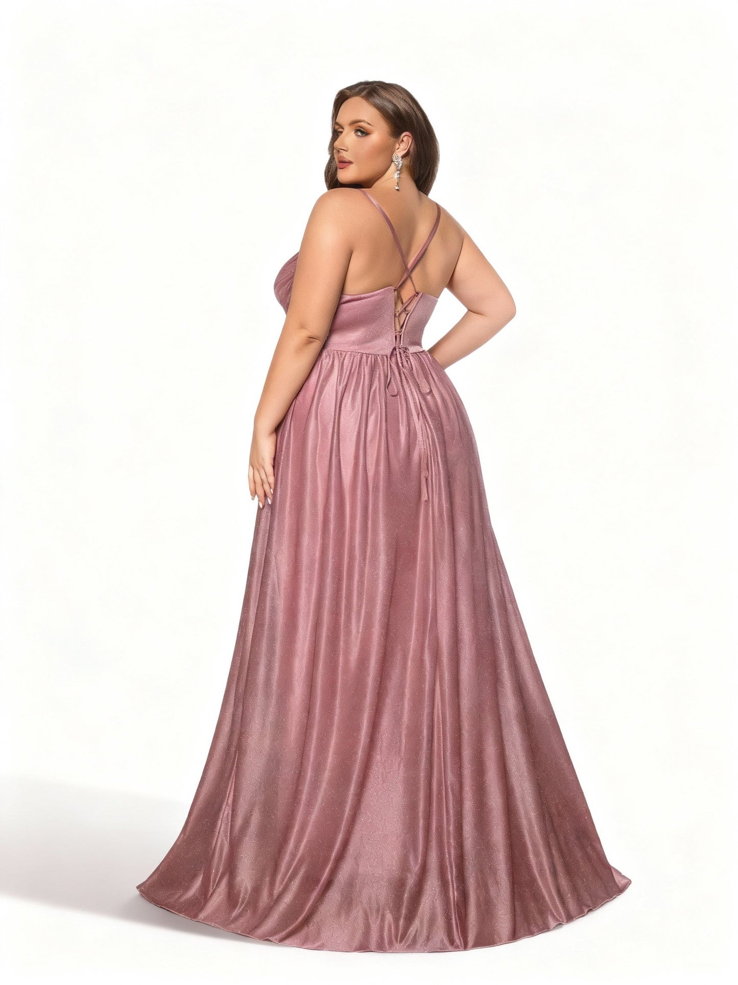 Stalluxe | Kleid in Übergröße in Rosa mit Schlitz für Brautjungfern