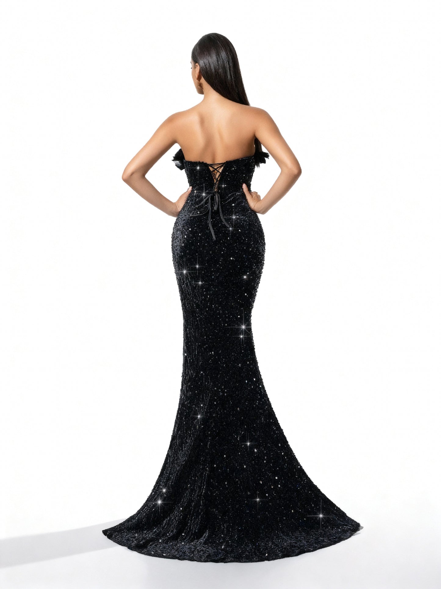 Stalluxe | Schwarzes Paillettenkleid mit Federn und Revers