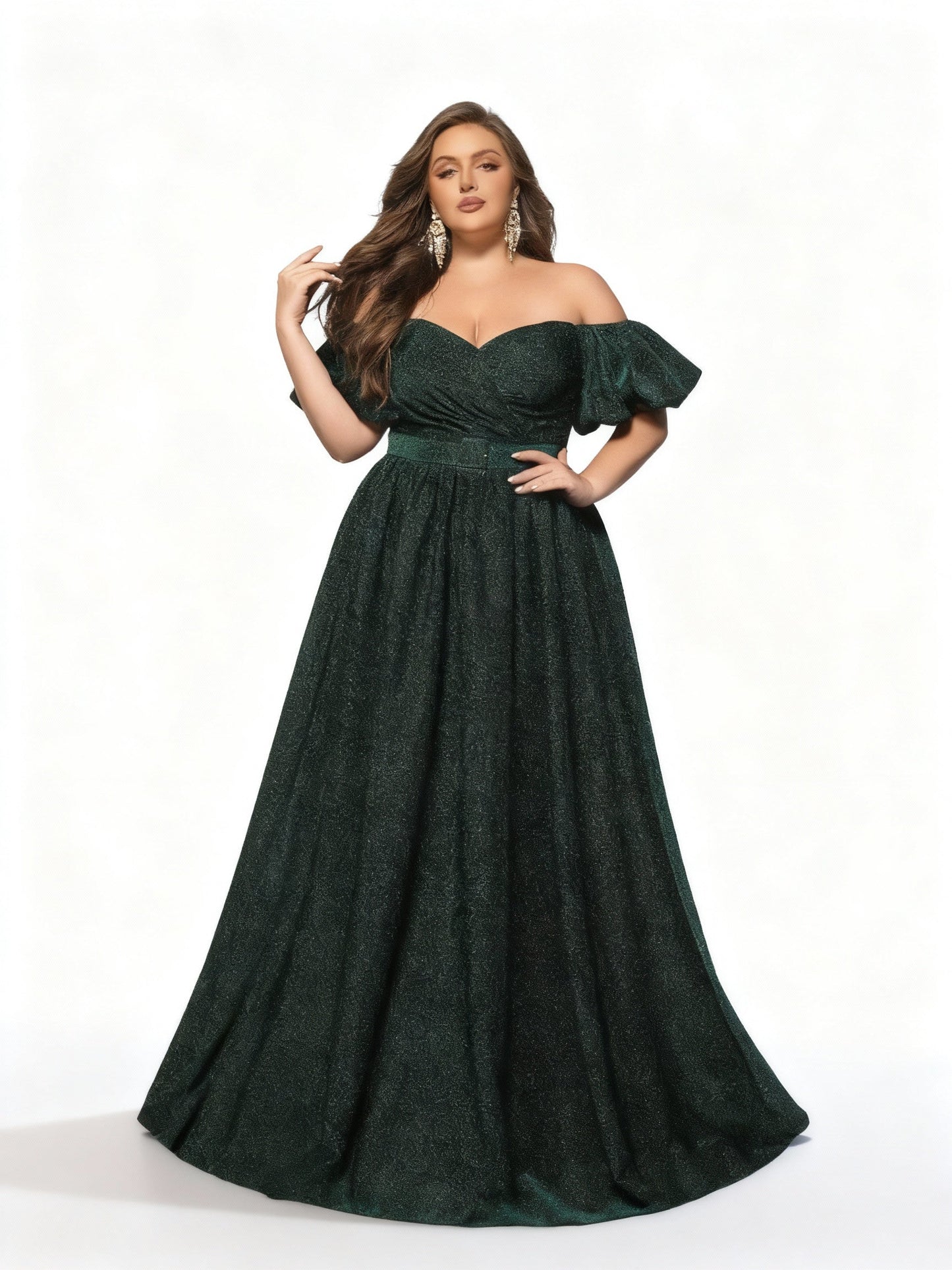 Stalluxe | Dunkelgrünes schulterfreies Abendkleid mit Schlitz in Übergröße