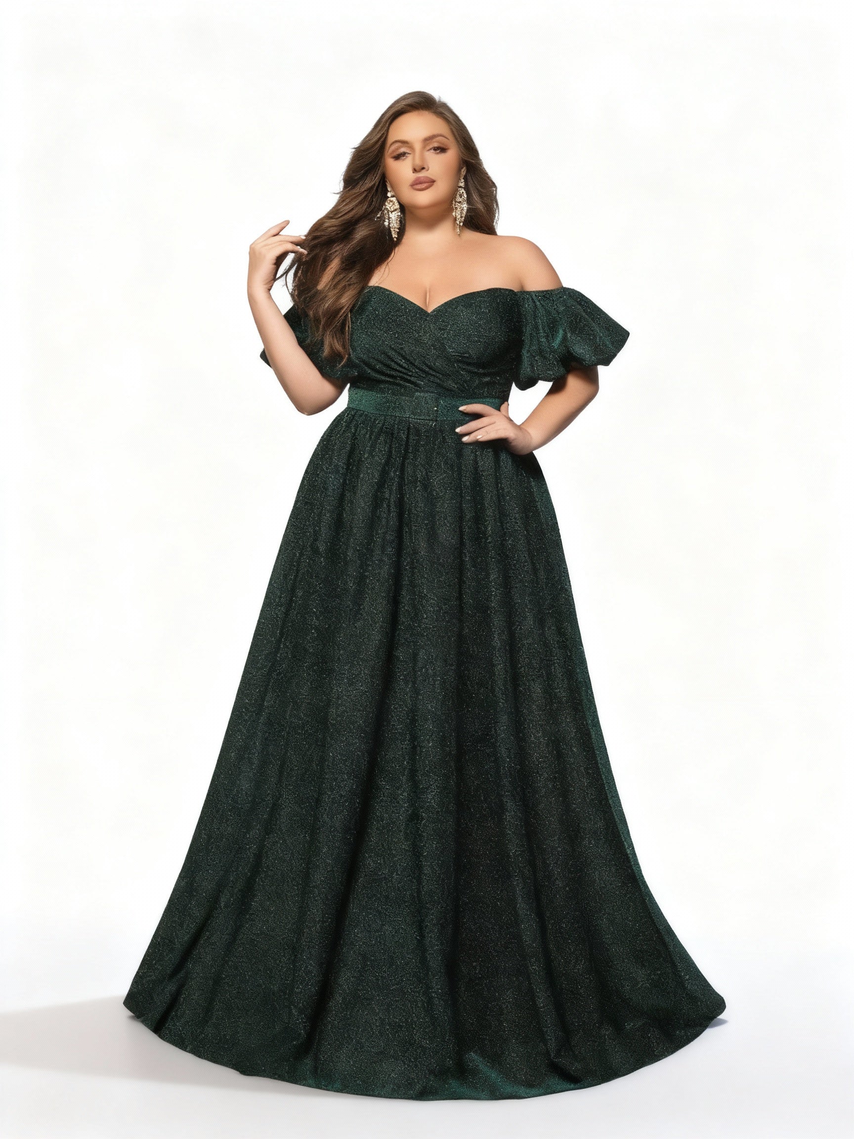 Stalluxe | Dunkelgrünes schulterfreies Abendkleid mit Schlitz in Übergröße