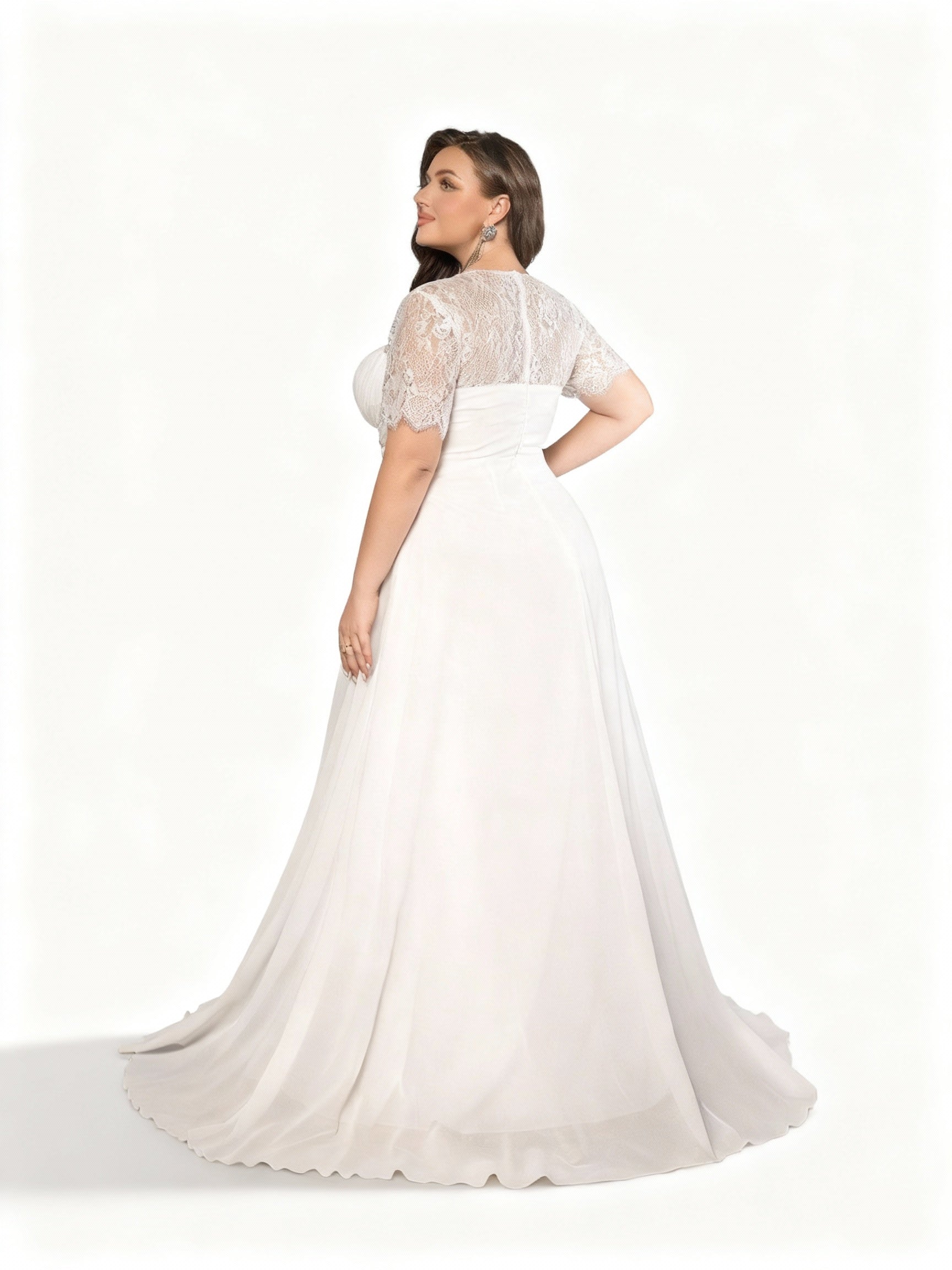 Stalluxe | Anmutiges Chiffon Brautkleid mit Spitze und Diamant Taille in Übergröße