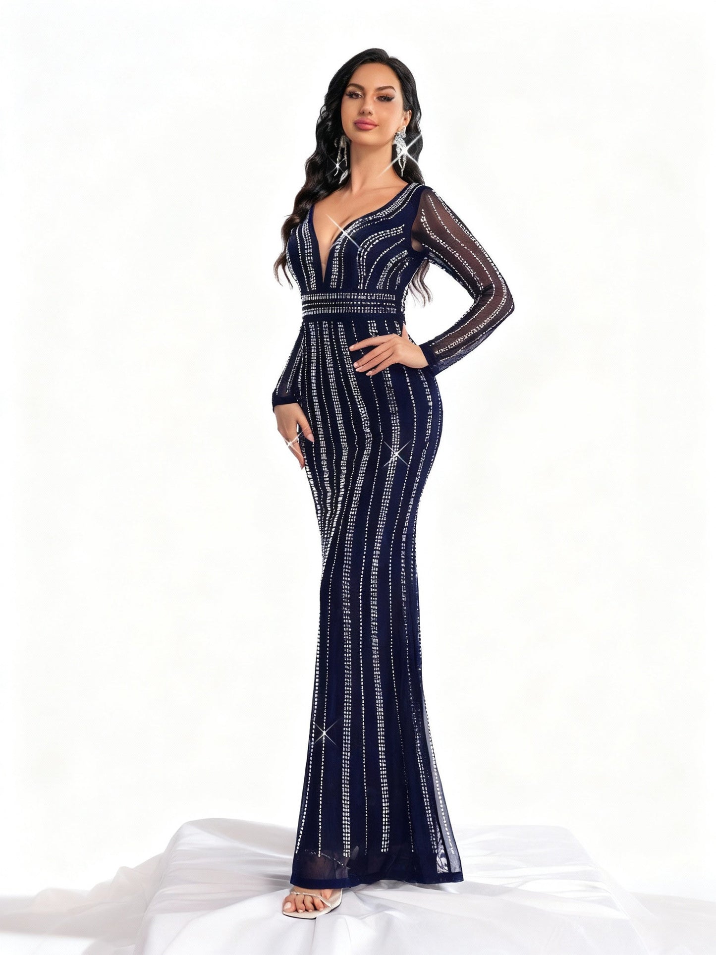 Stalluxe | Marineblaues Paillettenkleid mit Tiefem V-Ausschnitt