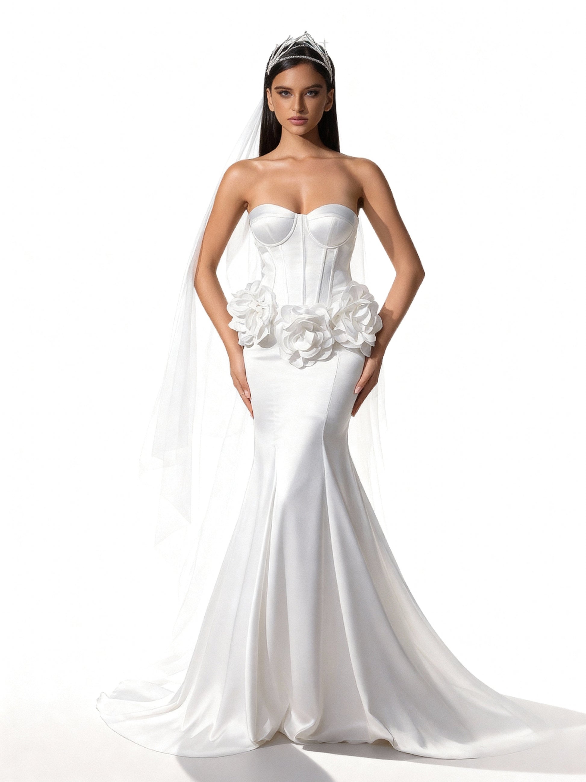 Stalluxe | Weißes Trägerloses Kleid mit Applikationen im Meerjungfrauenstil