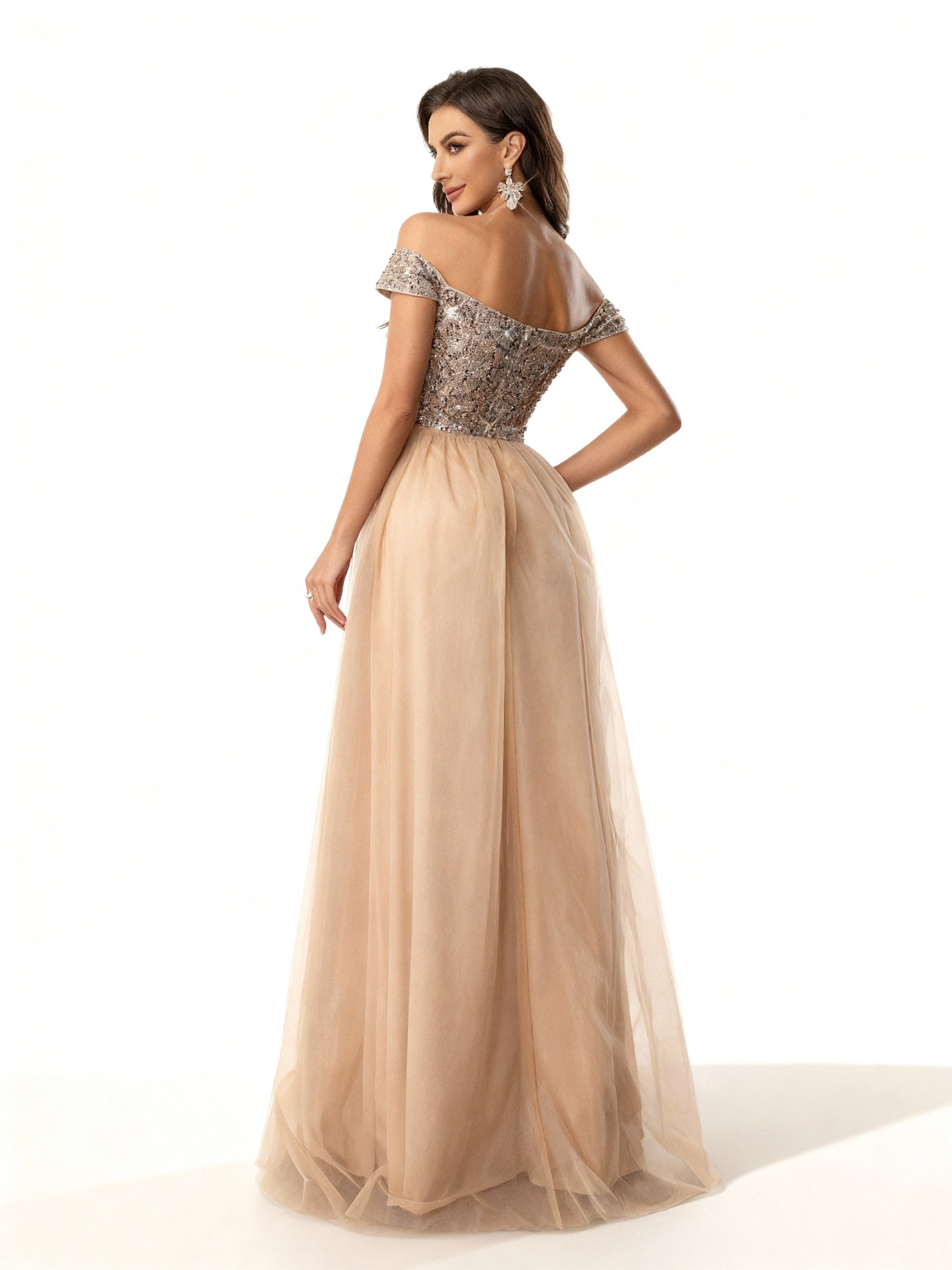 Stalluxe | Elegantes Abendkleid mit Pailletten, Netzstoff und seitlichem Schlitz