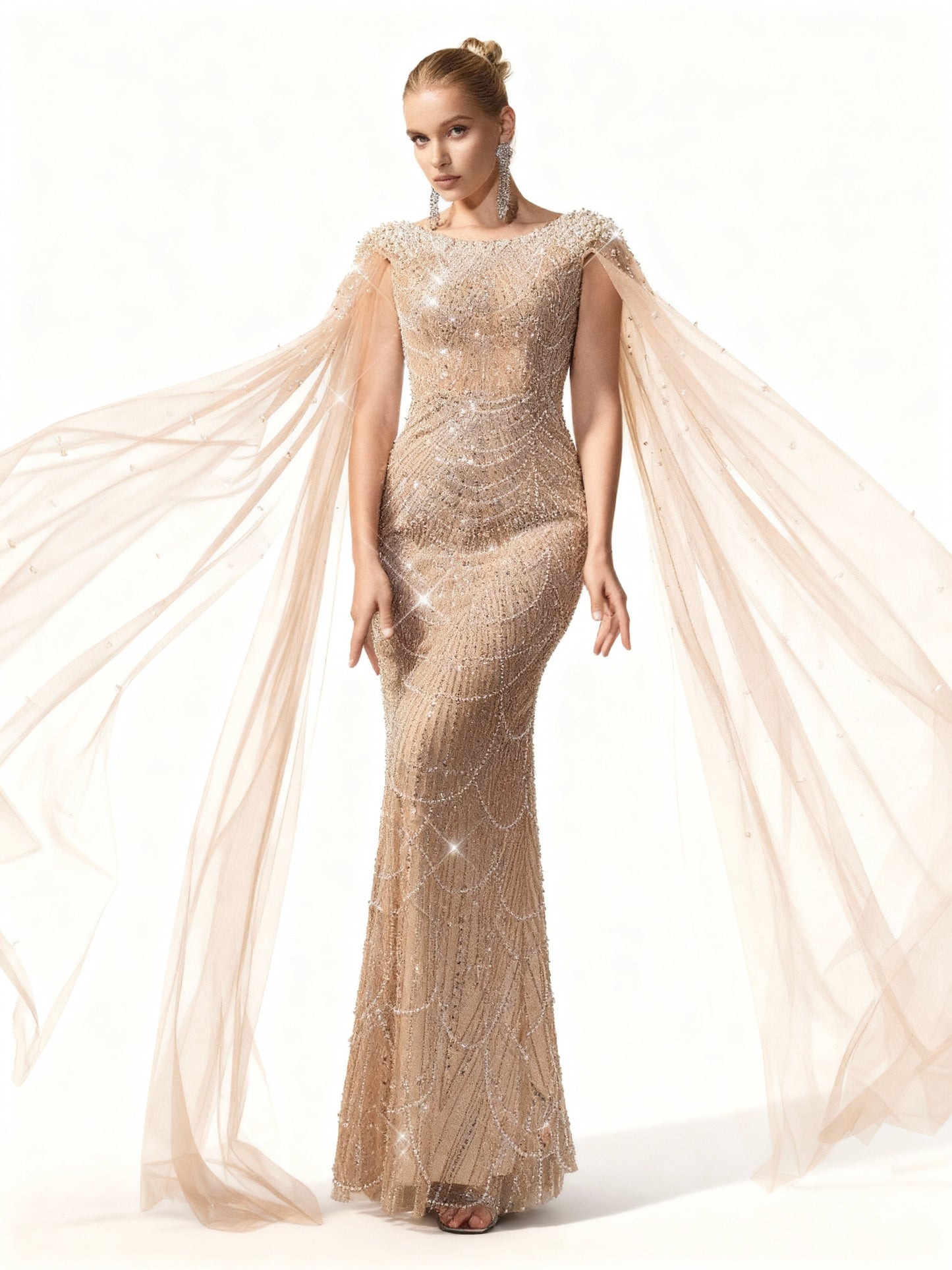 Stalluxe | Champagnerfarbenes Netzkleid mit Perlenverzierung