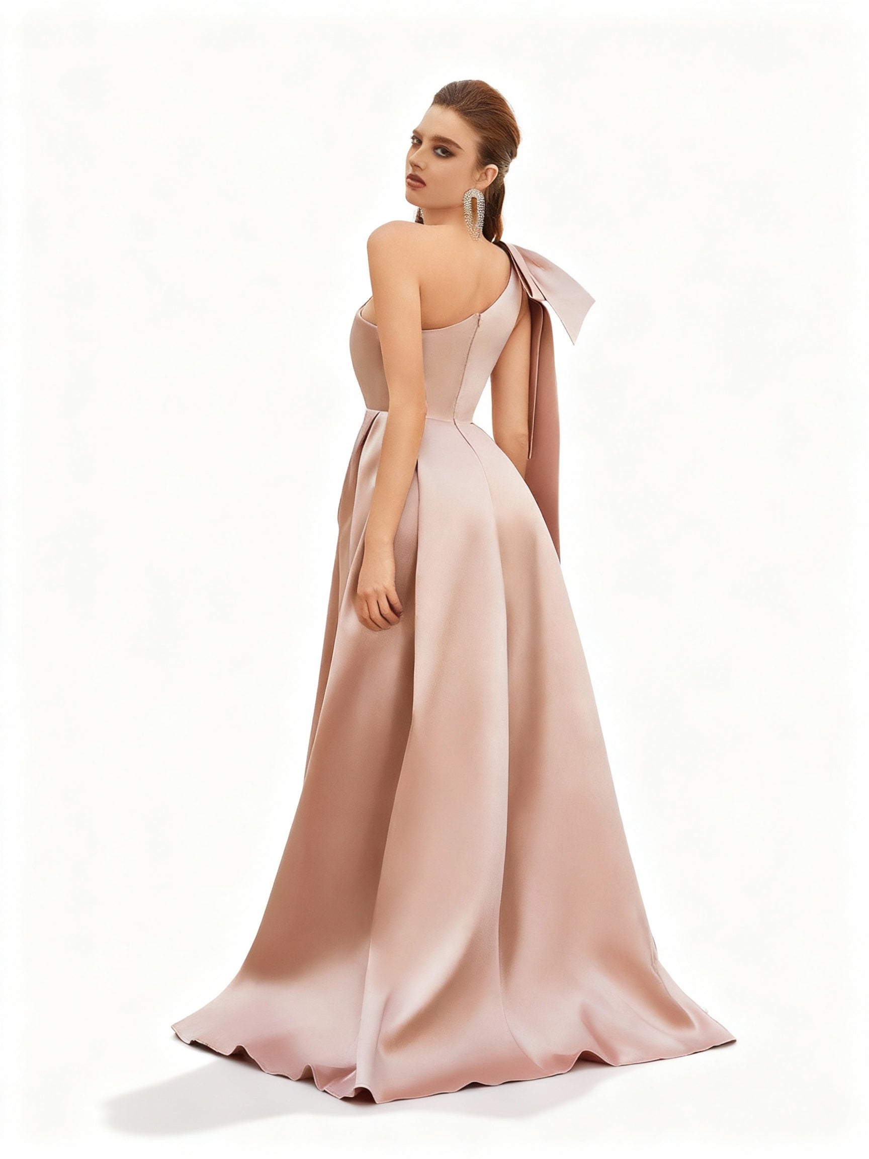 Stalluxe | Champagnerfarbenes Satinkleid mit Asymmetrischem Schnitt