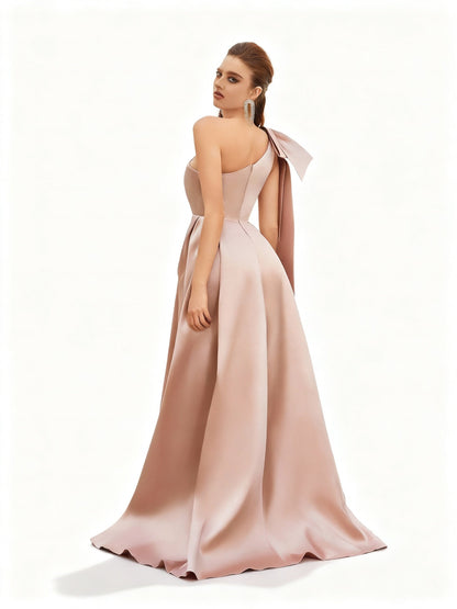 Stalluxe | Champagnerfarbenes Satinkleid mit Asymmetrischem Schnitt