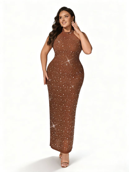 Stalluxe | Schwarzes Abendkleid in Übergröße mit Stehkragen und Strass