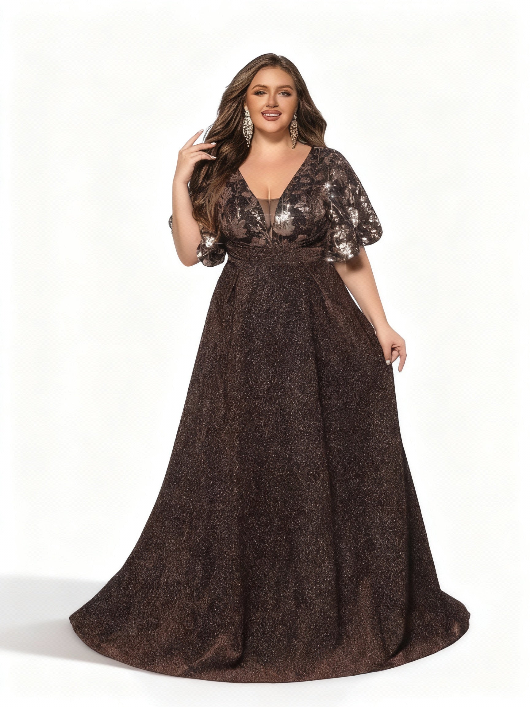 Stalluxe | Champagnerfarbenes Langes Kleid mit Blumen-Pailletten in Großen Größen