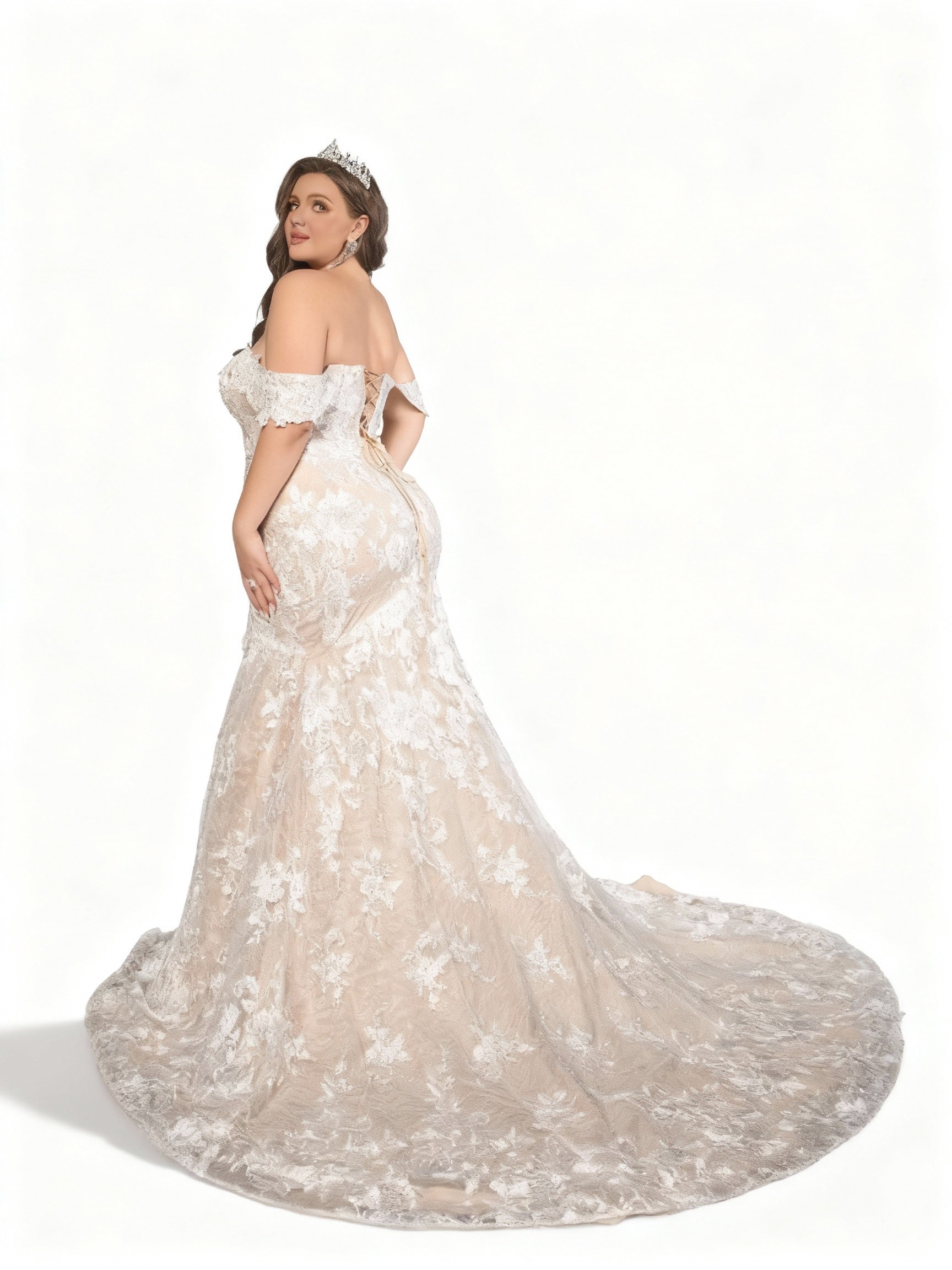 Stalluxe | Weißes Etui-Brautkleid in Übergröße mit One-Shoulder-Schnitt