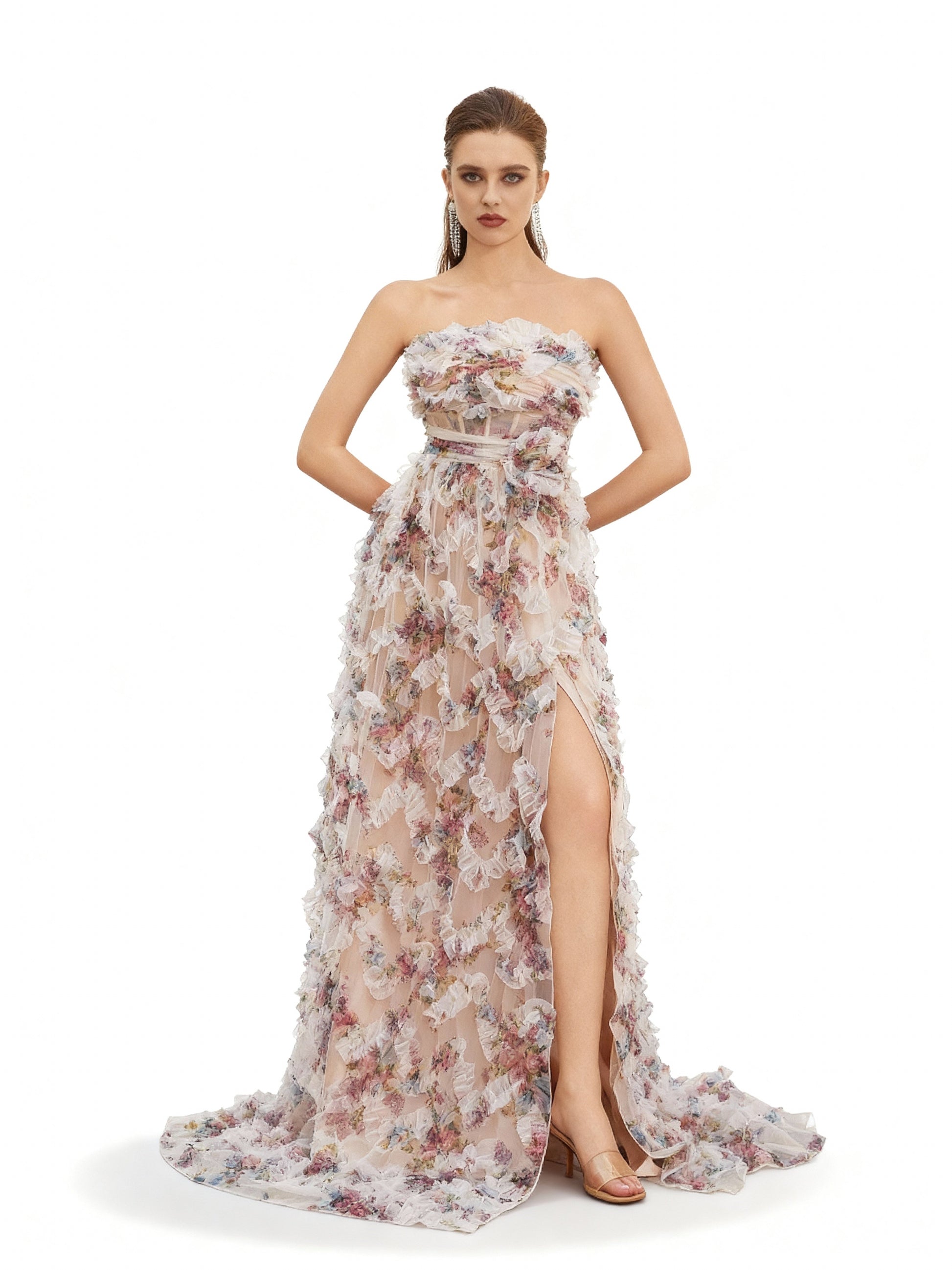 Stalluxe | Sommerliches Abendkleid mit Blumenmuster, offenem Rücken und hohem Beinschlitz Aprikose