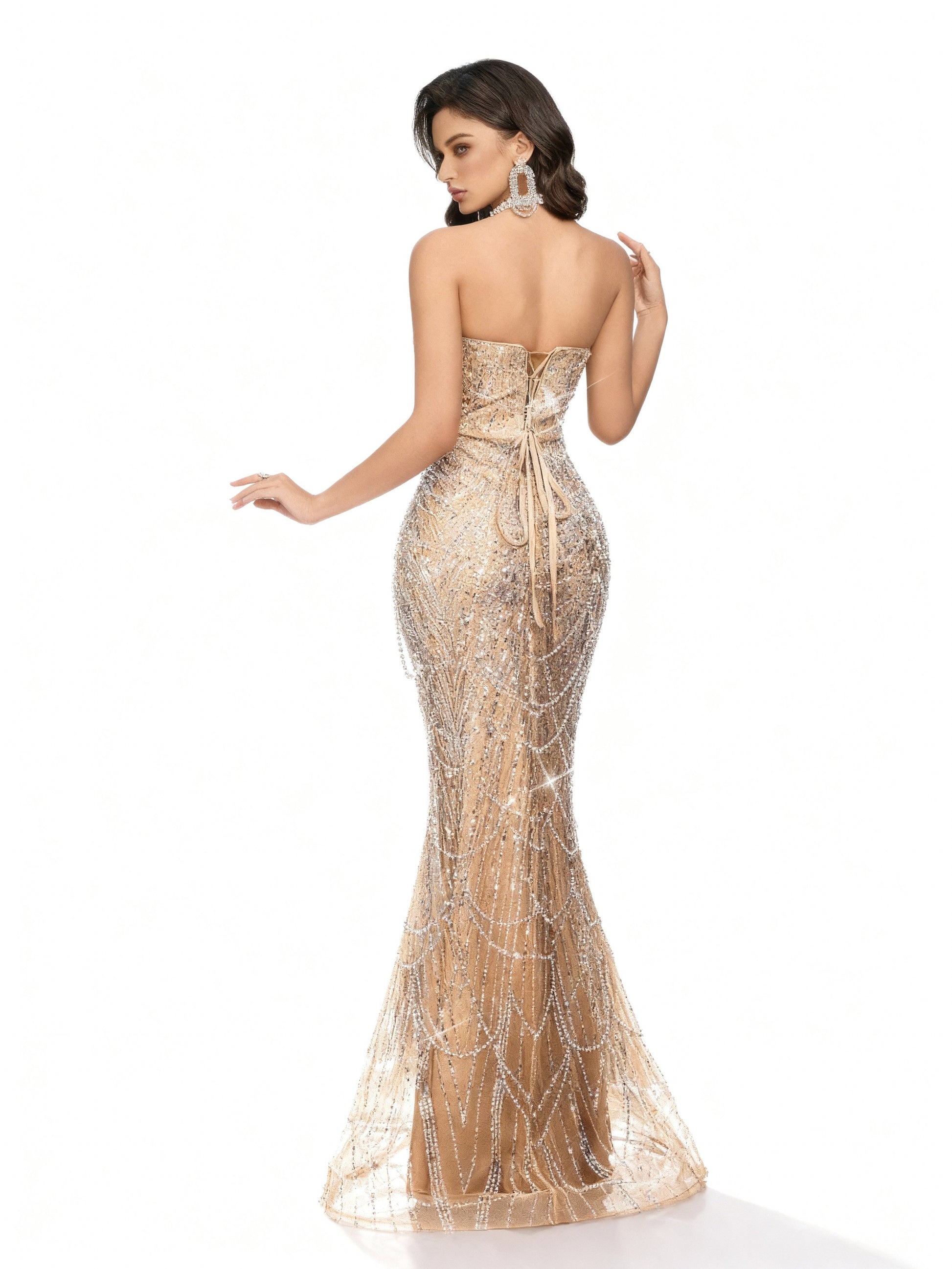 Stalluxe | Rückenfreies Paillettenkleid mit Schnürung und Perlen